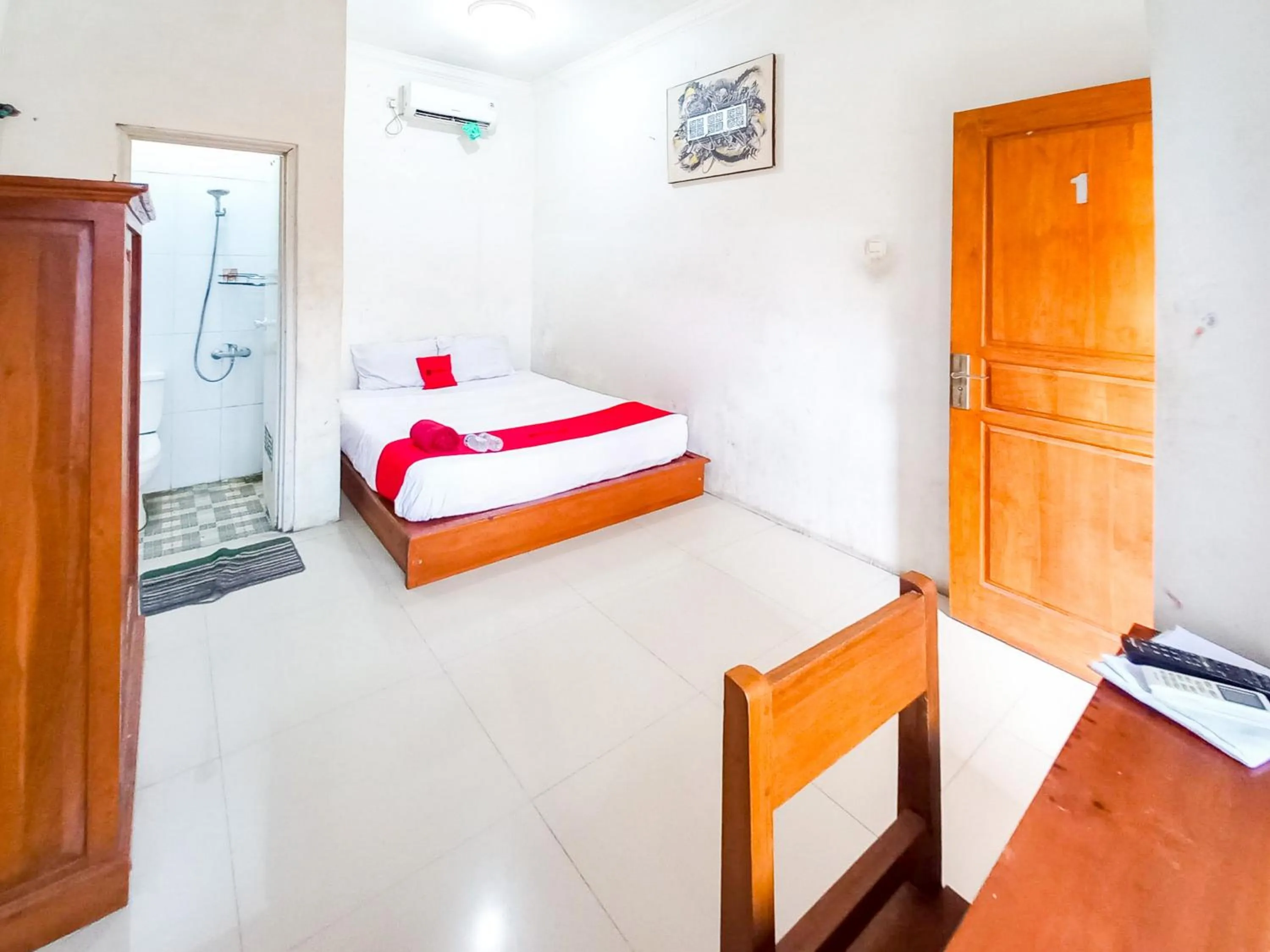 Bathroom, Bed in RedDoorz Syariah at Homestay Bougenville near Taman Alun-Alun Kota Lamongan