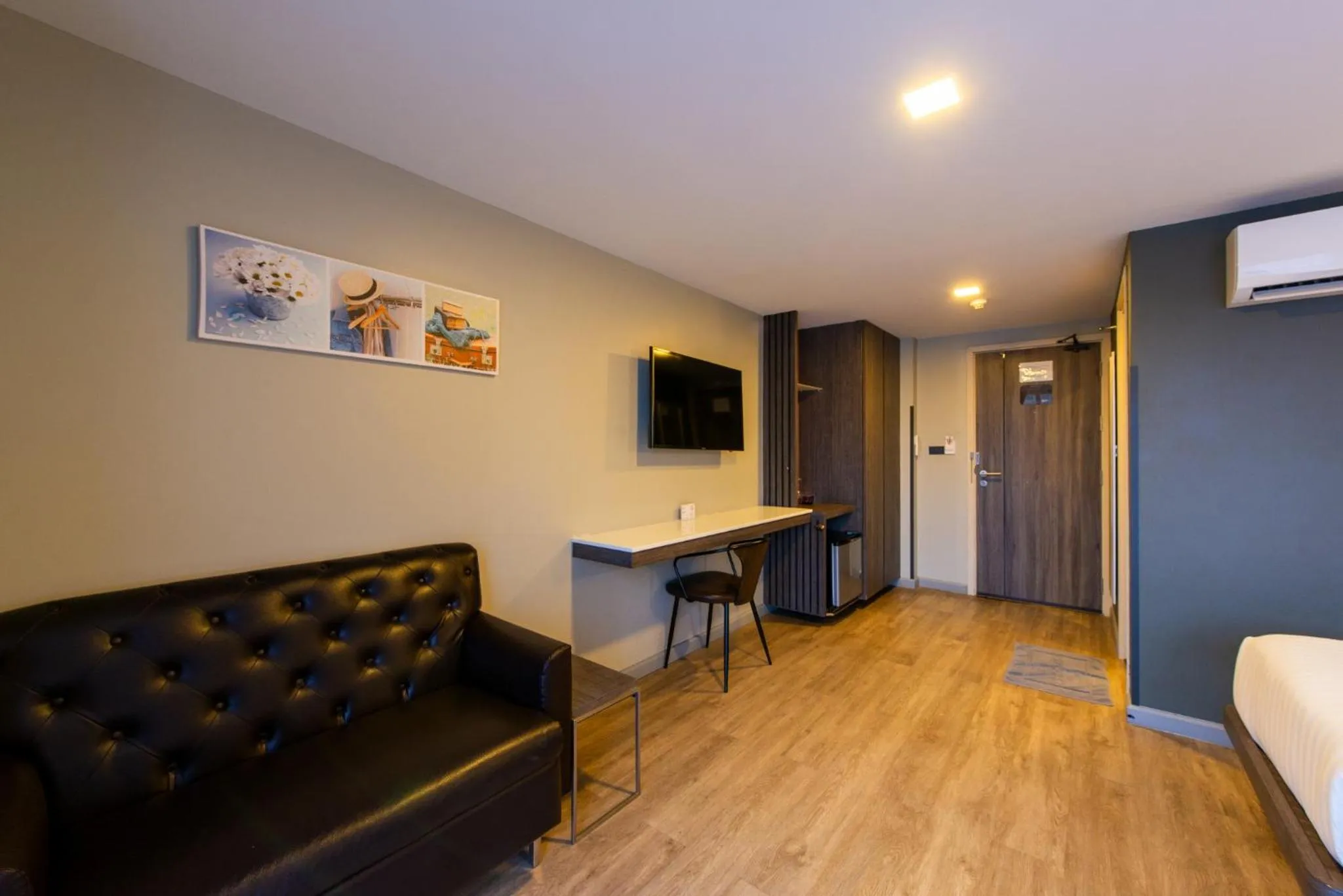 BB Glass House บีบี กลาสเฮ้าส์