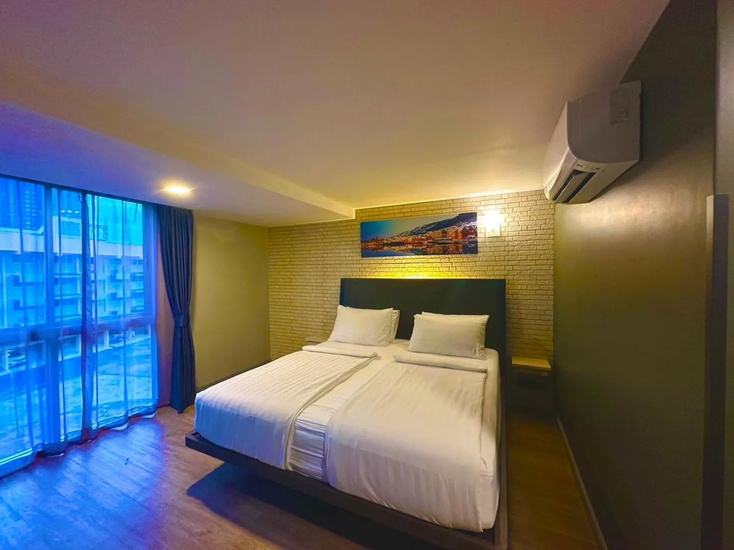 Bed in BB Glass House