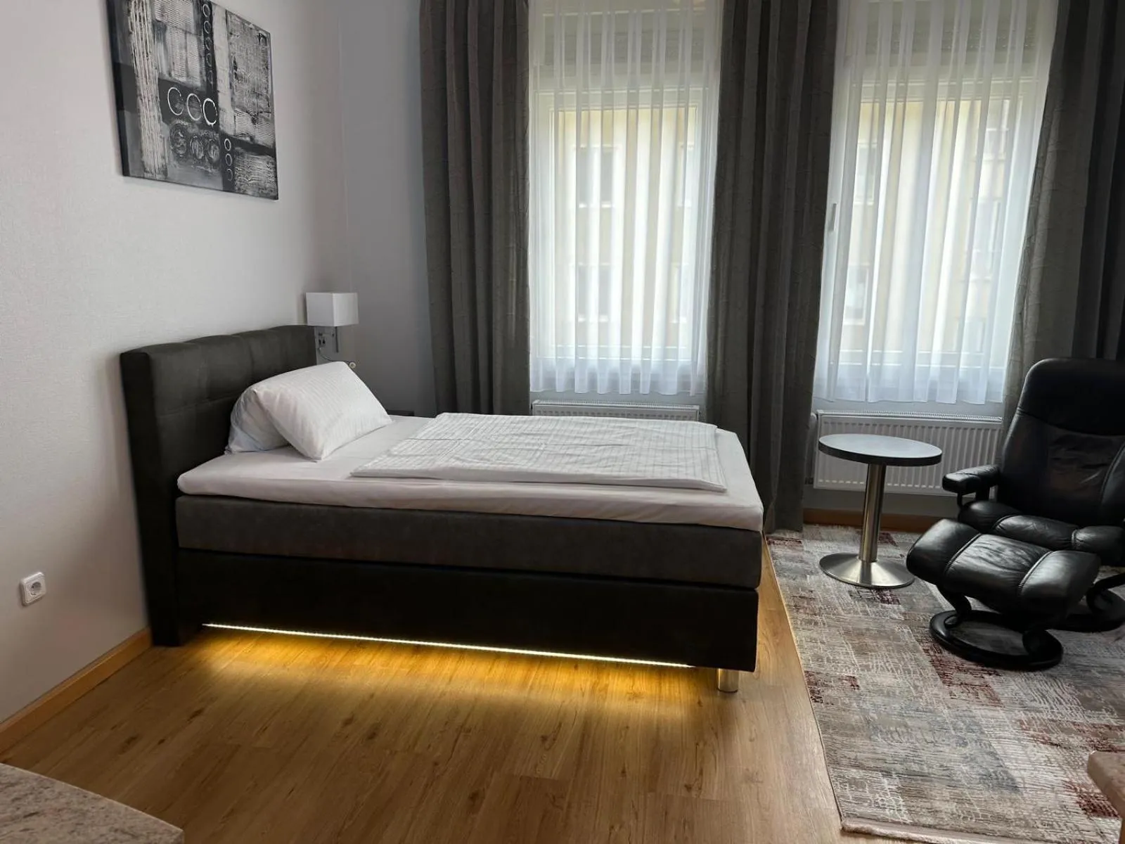 Bed in Apartment Hotel KRAL - BUSINESS HOTEL & SERVICED APARTMENTS