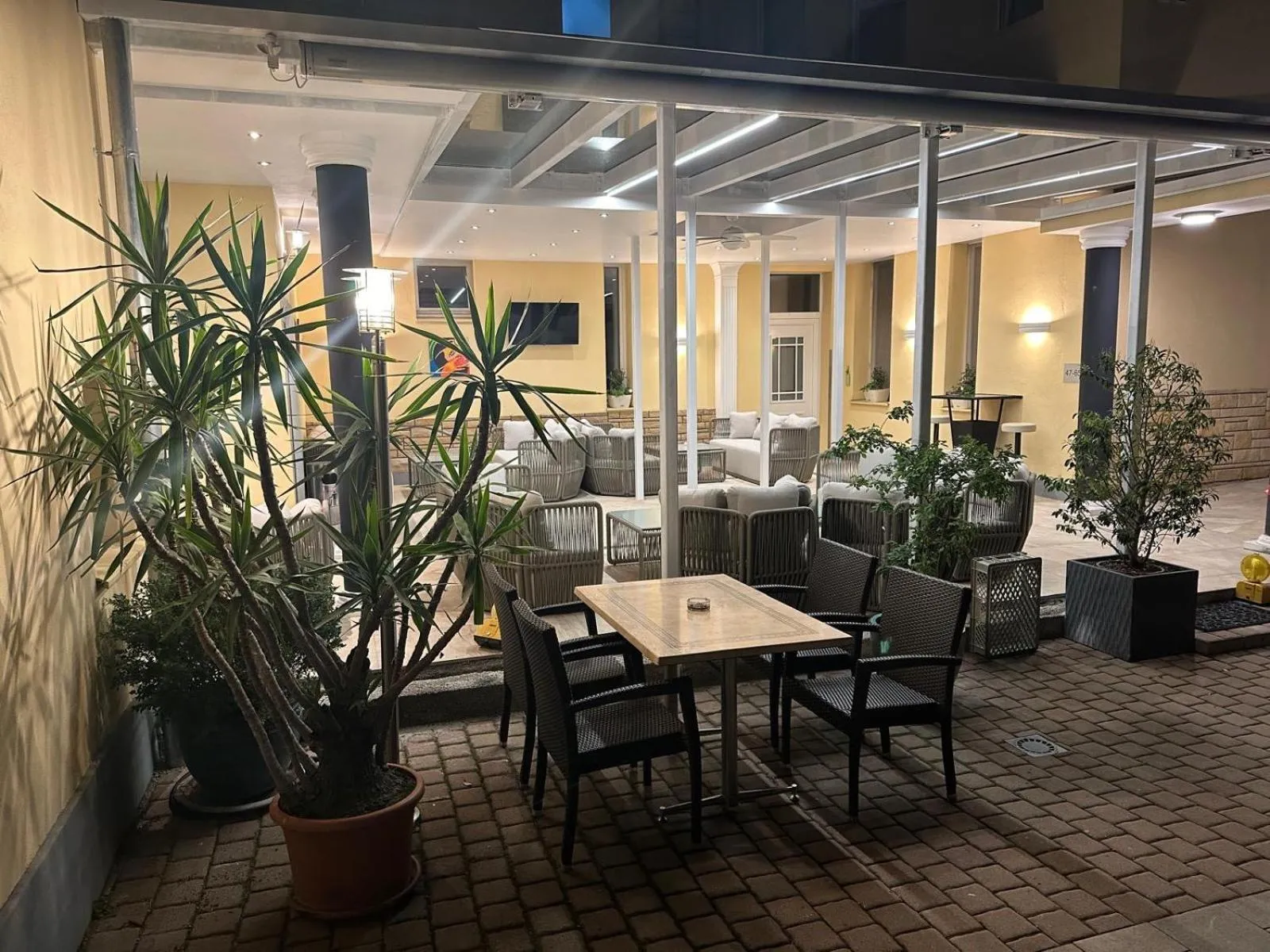 Apartment Hotel KRAL - BUSINESS HOTEL & SERVICED APARTMENTS