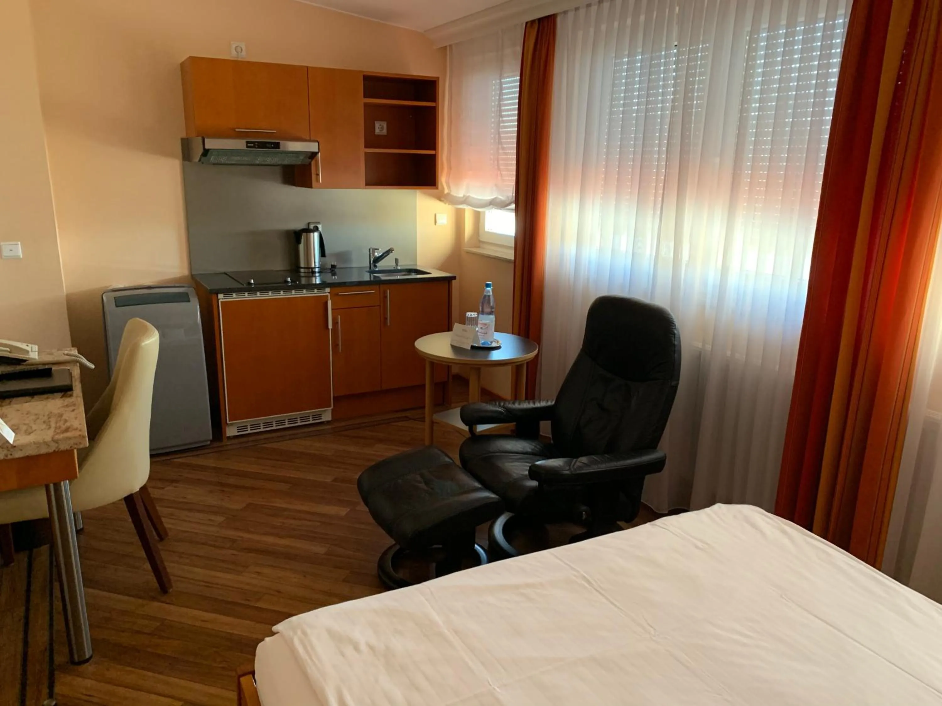 Bed in Apartment Hotel KRAL - BUSINESS HOTEL & SERVICED APARTMENTS