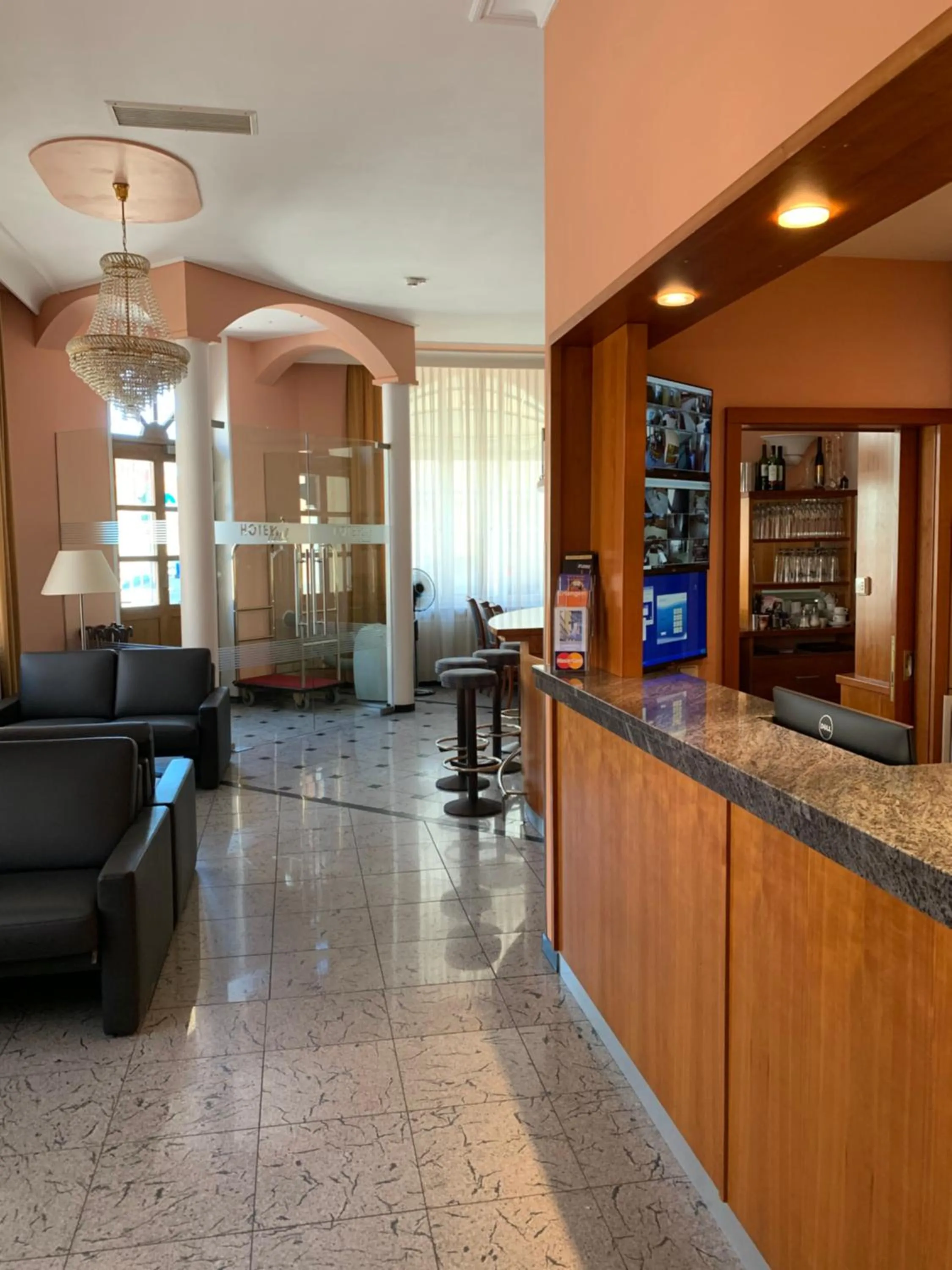 Lounge or bar in Apartment Hotel KRAL - BUSINESS HOTEL & SERVICED APARTMENTS