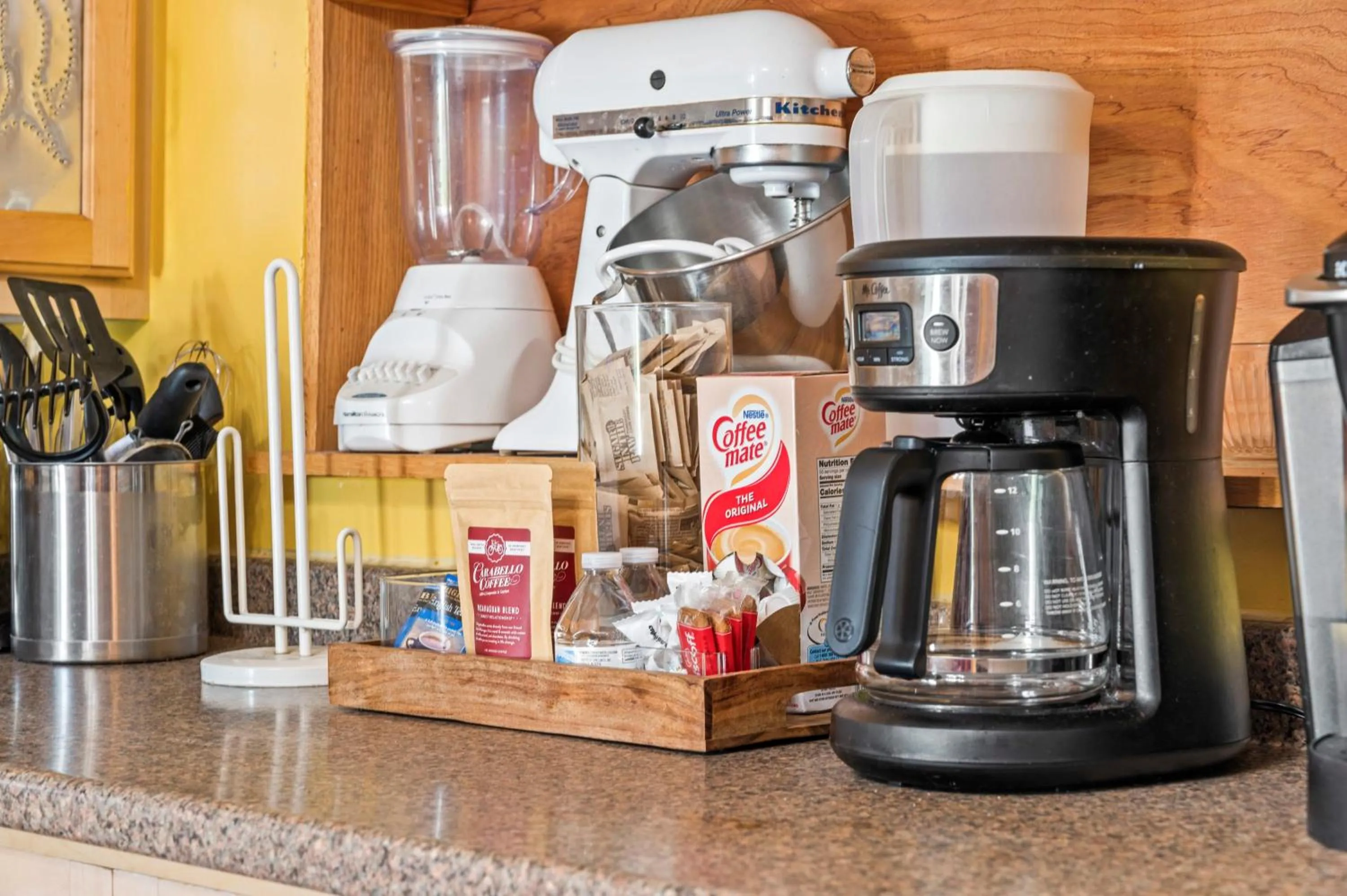 Country Lodge for 18, With Pool and Pond, Near Ark