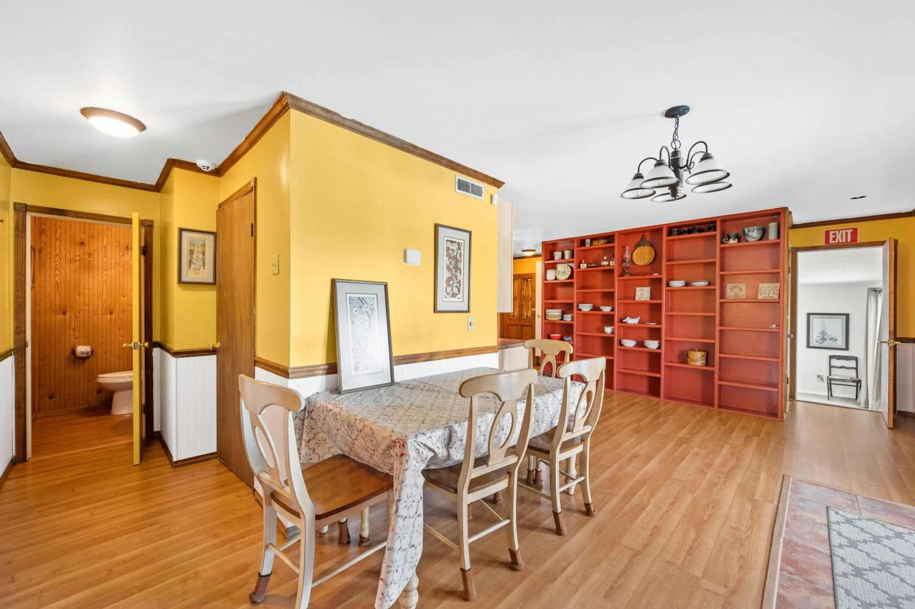 Country Lodge for 18, With Pool and Pond, Near Ark