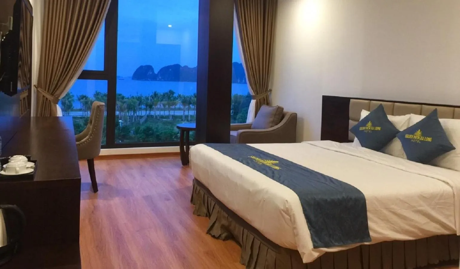 Bed in Golden Palm HaLong Hotel