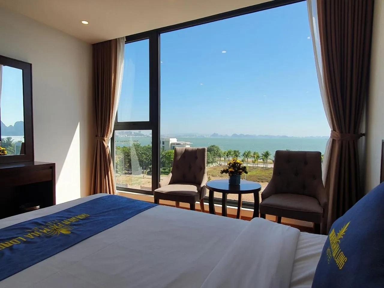 Bed in Golden Palm HaLong Hotel