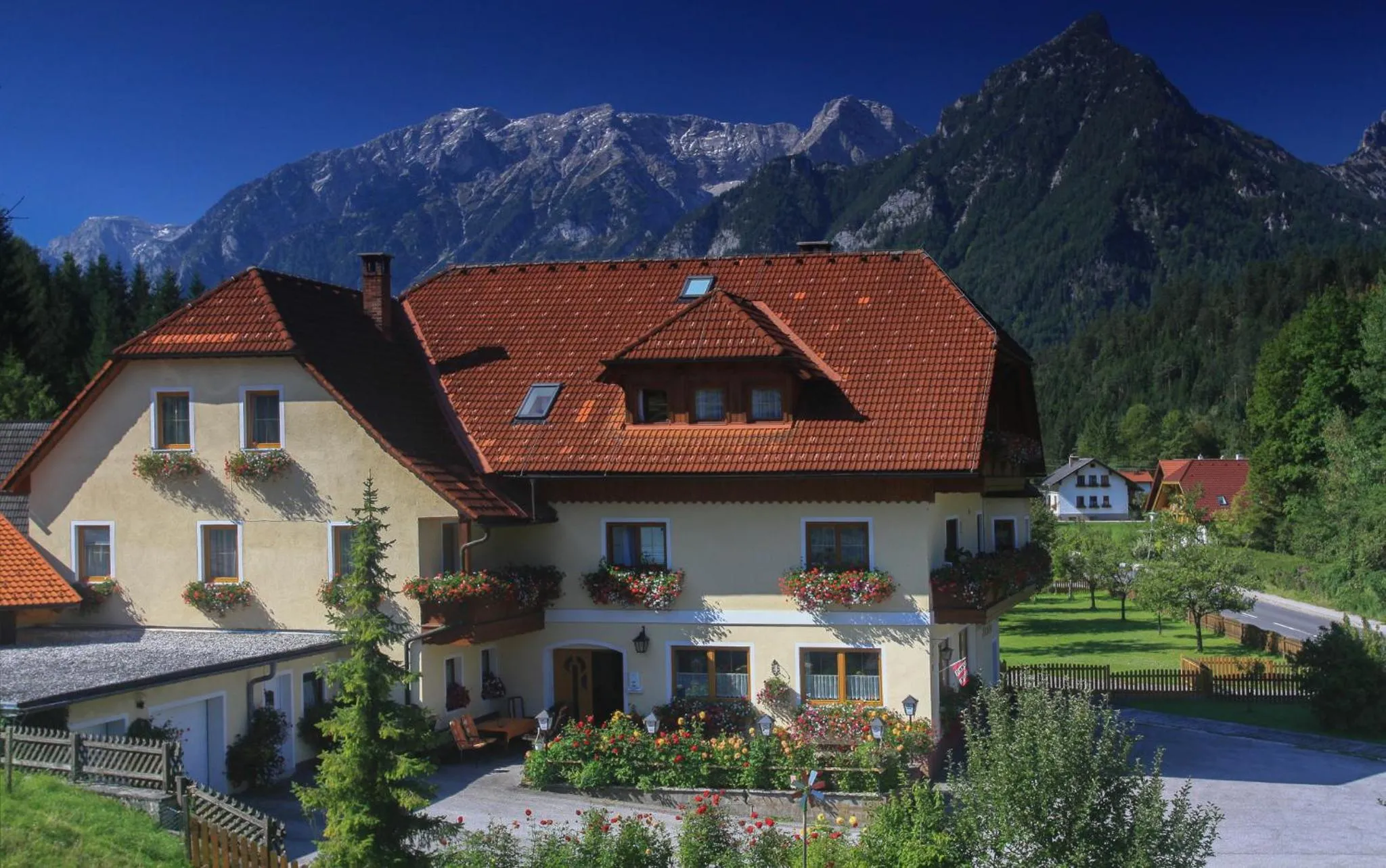 Facade/entrance in Pension Pichler