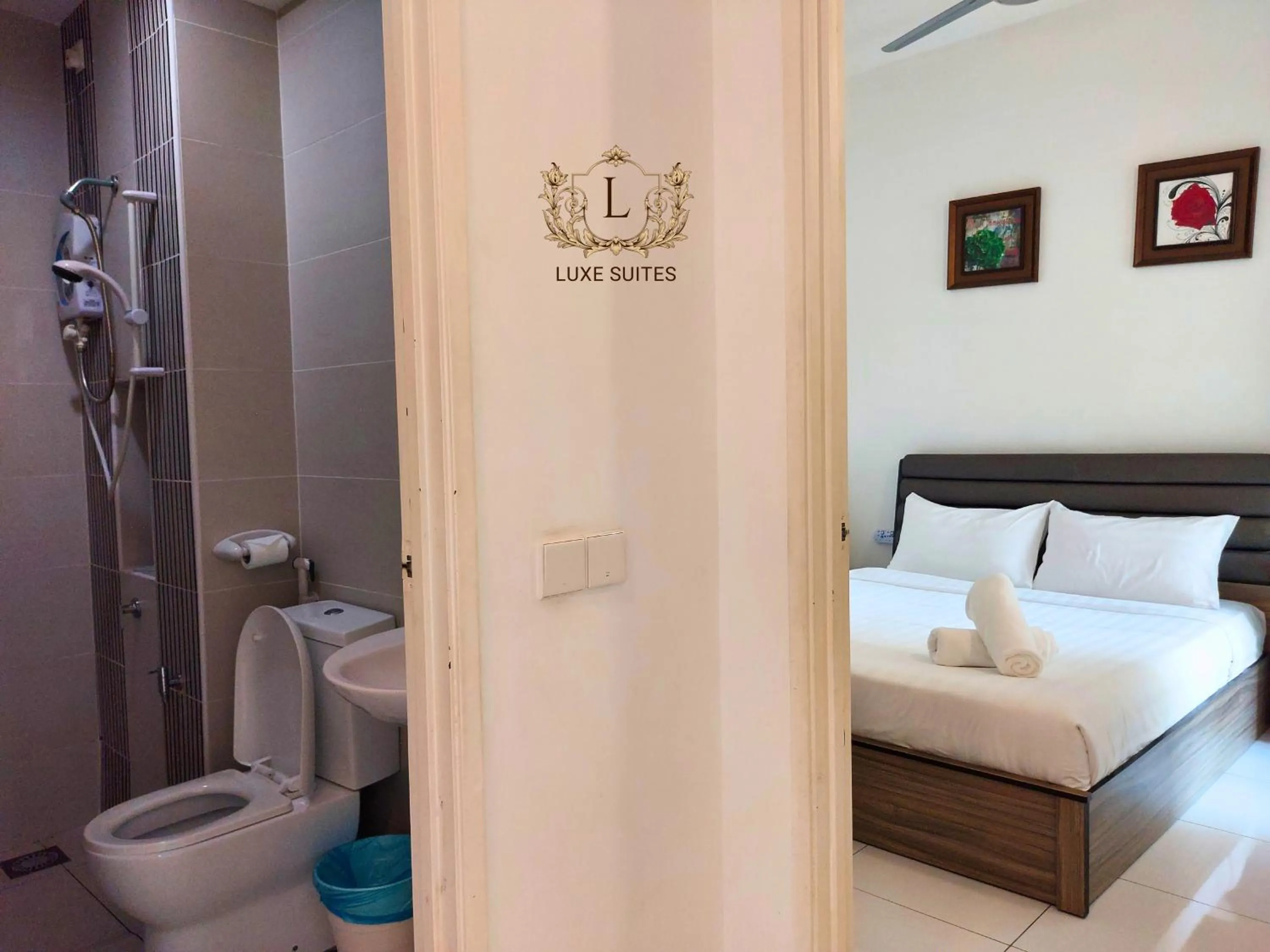 Toilet, Bed in Luxe Suites at Skyloft