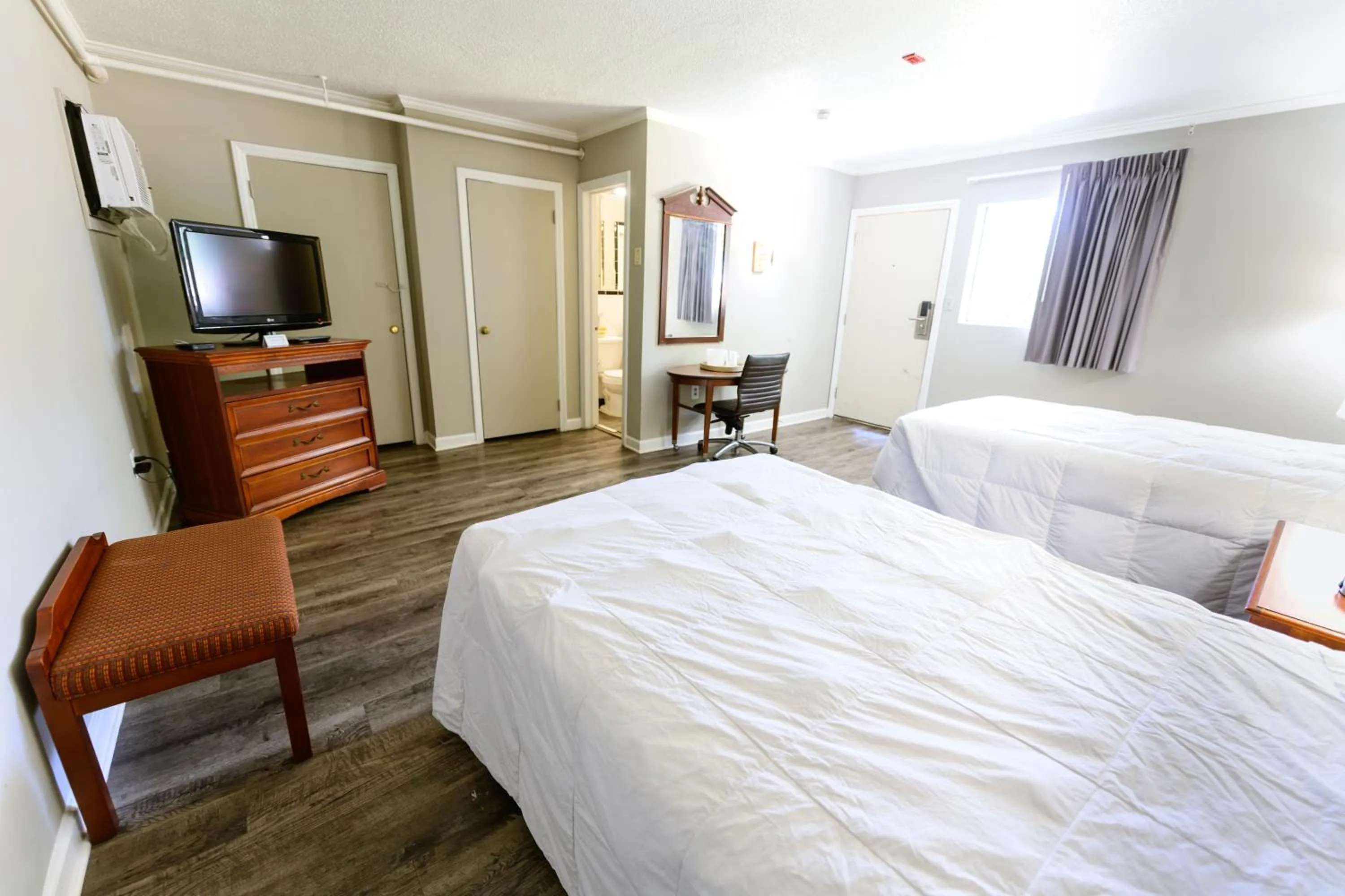 Bed in OAKS MOTEL GREENSBORO NC