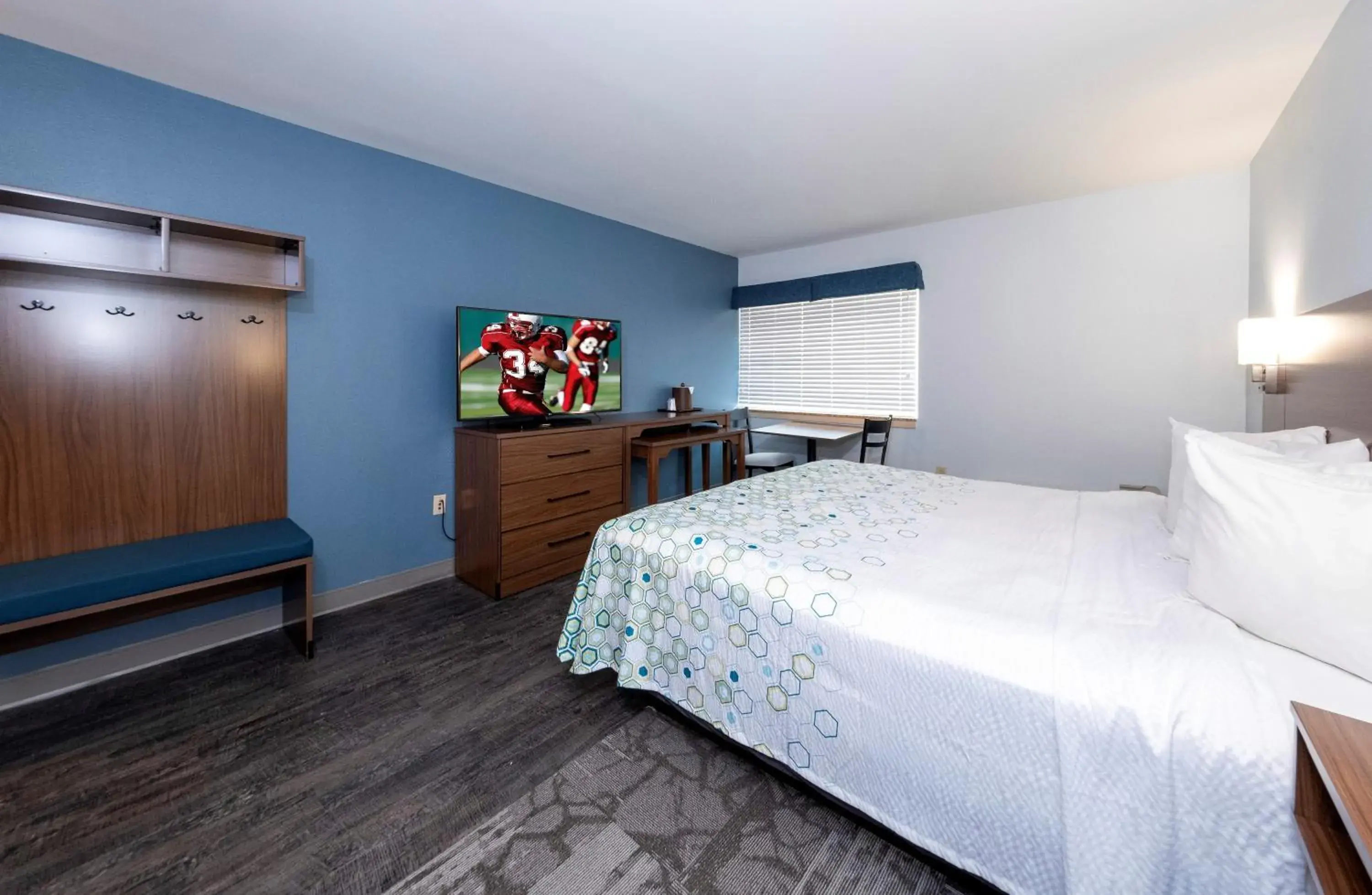 Photo of the whole room, Bed in HomeTowne Studios by Red Roof Wilmington - New Castle Photo of the whole room, Bed in HomeTowne Studios by Red Roof Wilmington - New Castle