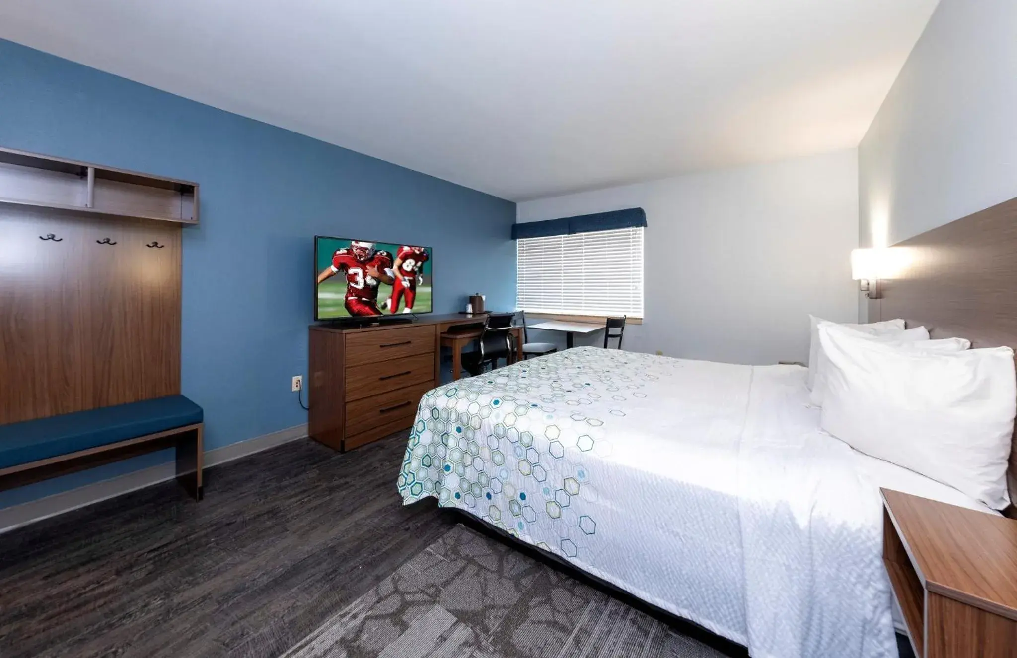 Photo of the whole room, Bed in HomeTowne Studios by Red Roof Wilmington - New Castle Photo of the whole room, Bed in HomeTowne Studios by Red Roof Wilmington - New Castle