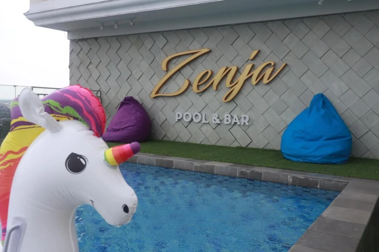 Swimming pool in Zigna Kampung Batik