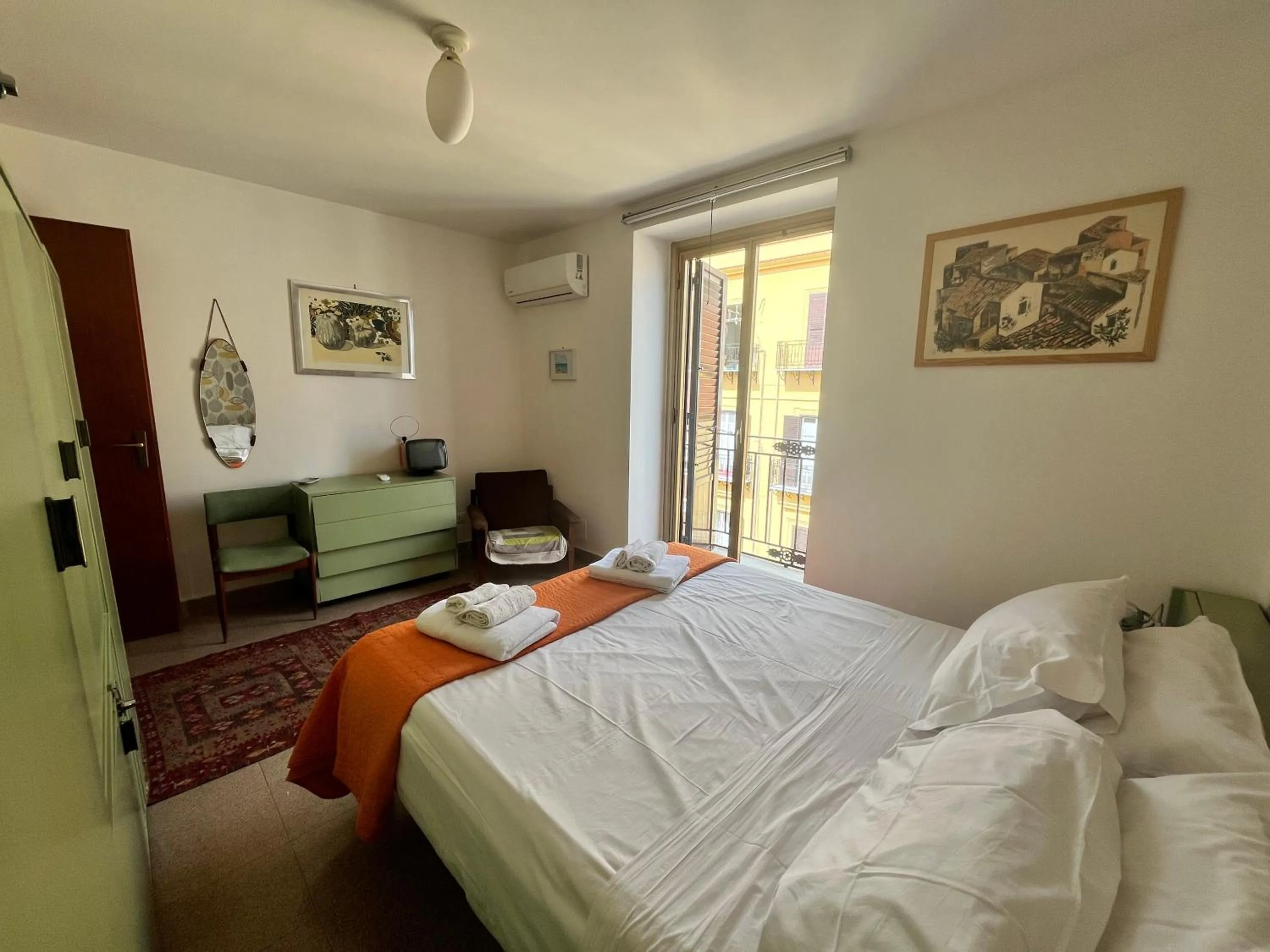 Bedroom, Bed in home.70 Carini