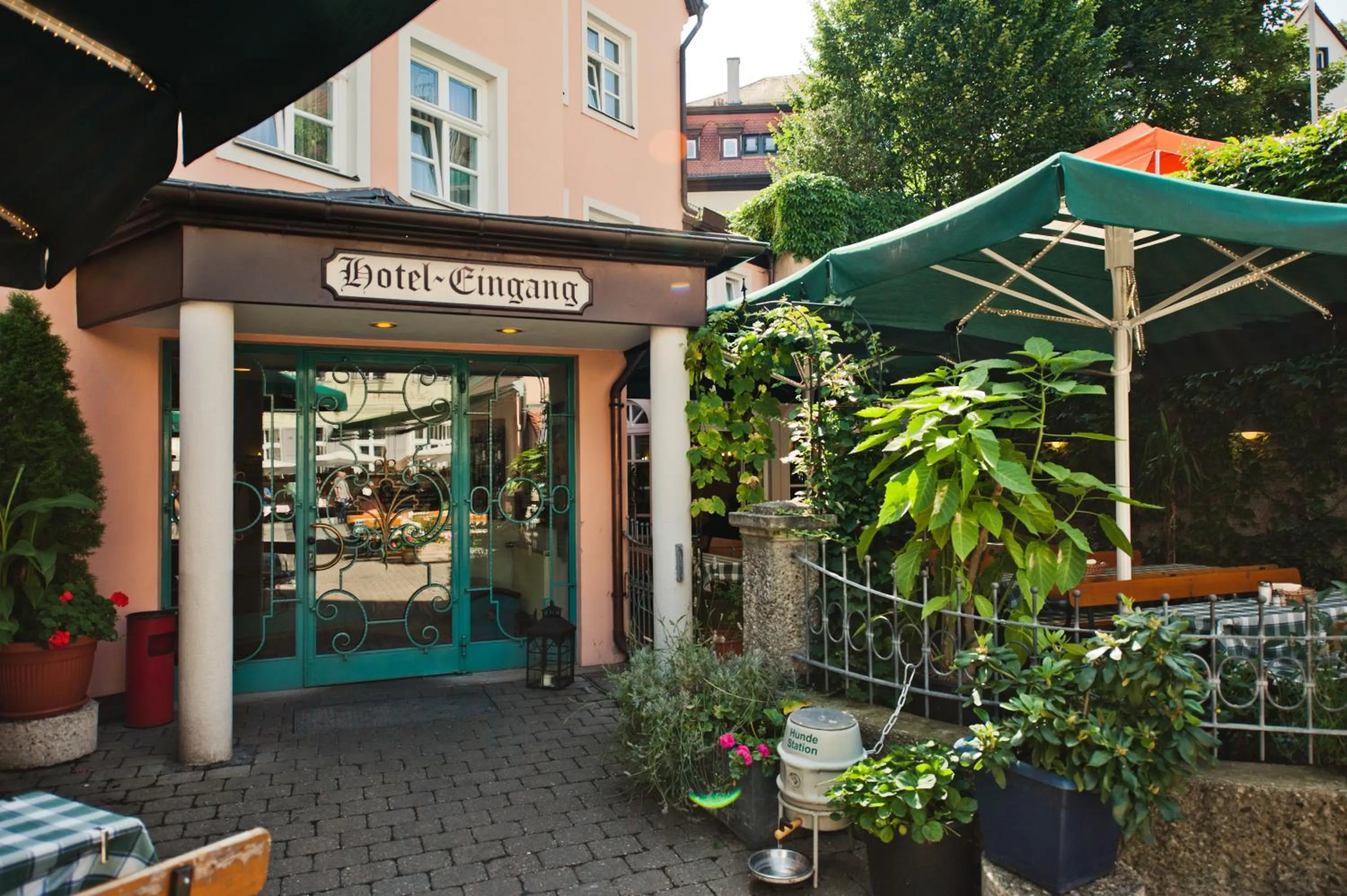 Facade/entrance in Hotel Alt-Ringlein