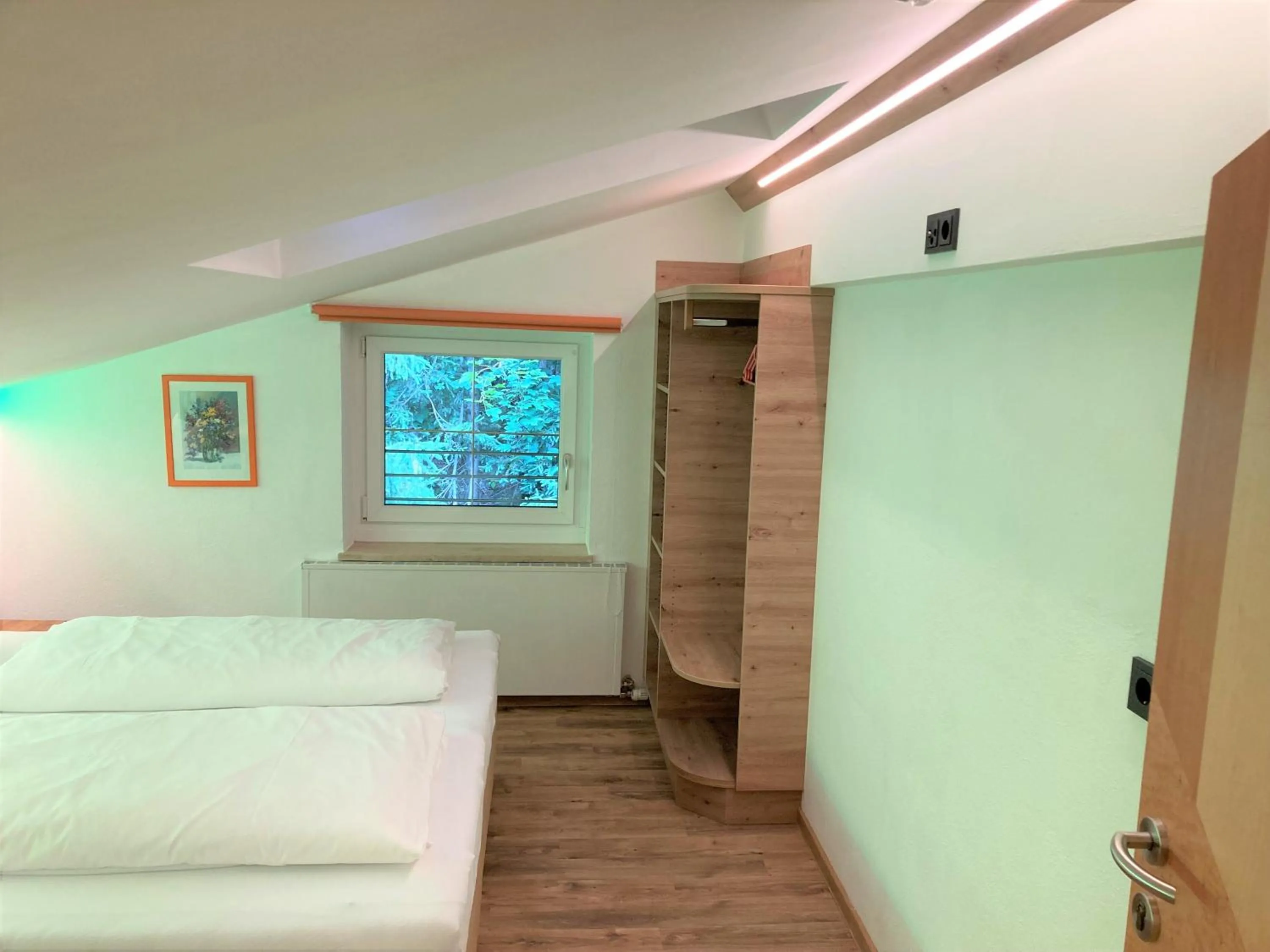 Bedroom, Bed in Hotel Garni Siegmundshof - inclusive Joker Card im Sommer