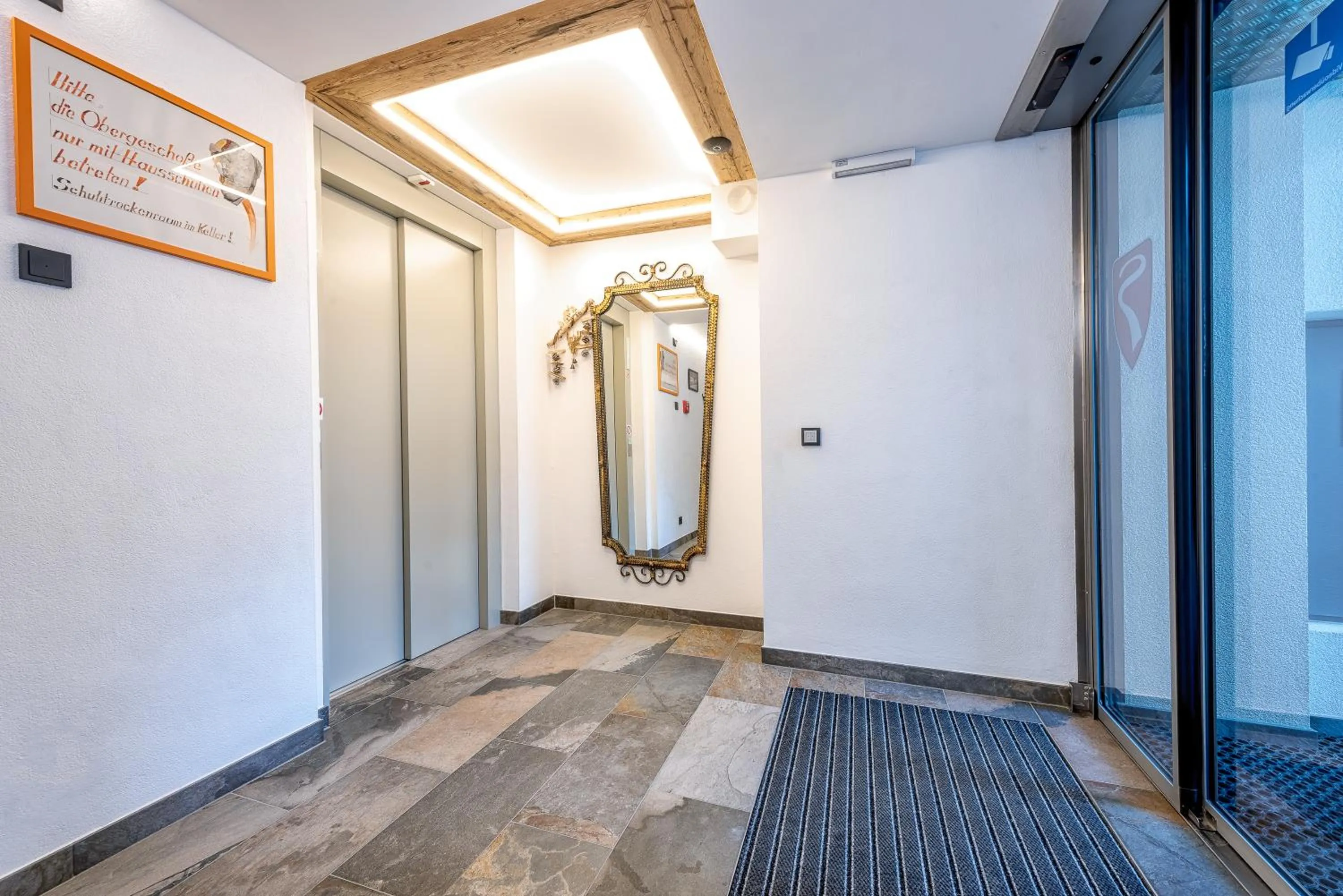 Facade/entrance in Hotel Garni Siegmundshof - inclusive Joker Card im Sommer