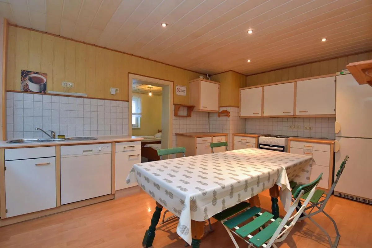 Kitchen or kitchenette in Monteurhaus-Arbeiterunterkunft Haus Markus Suhl