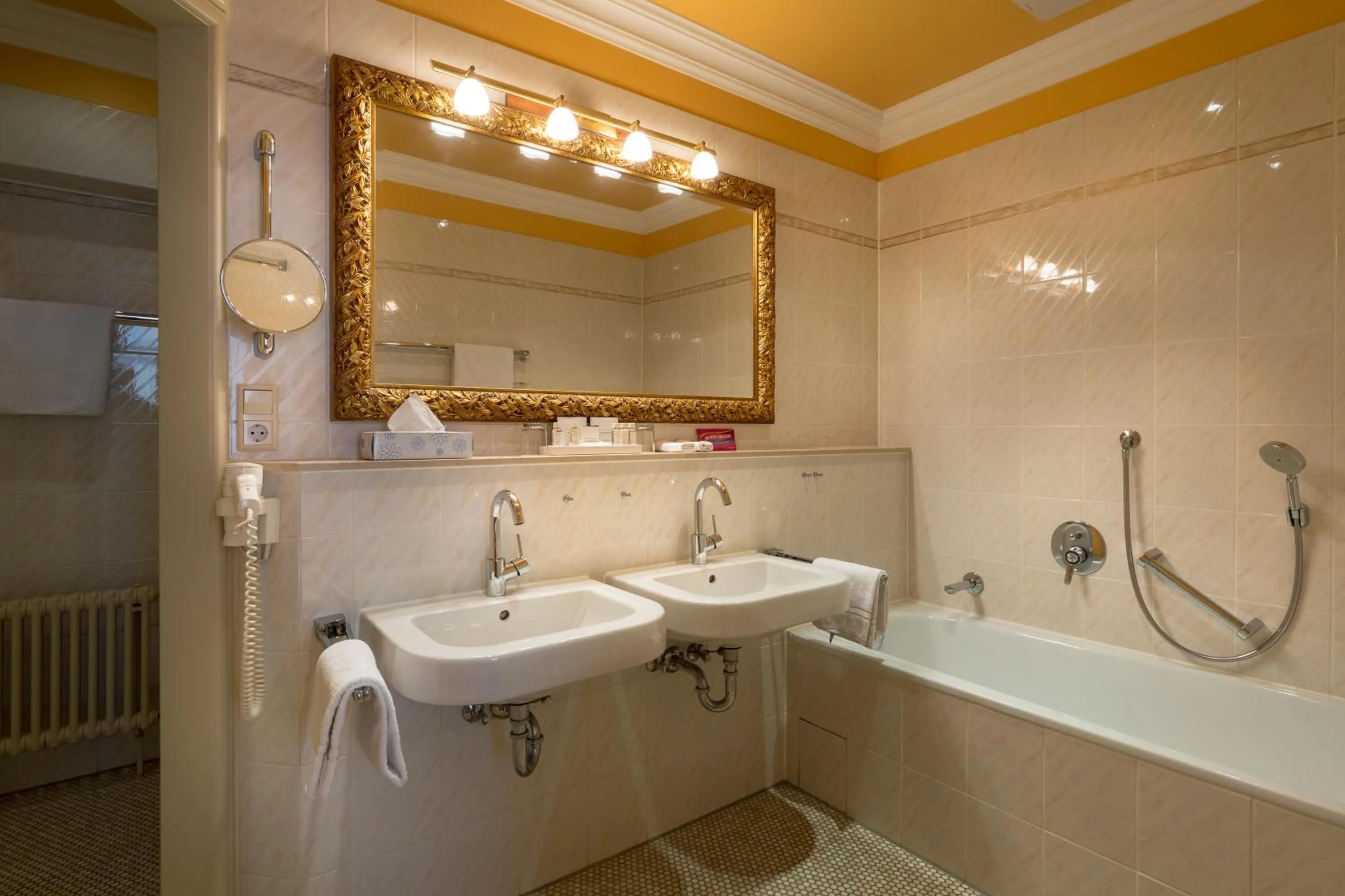 Bathroom in Atlantic Parkhotel