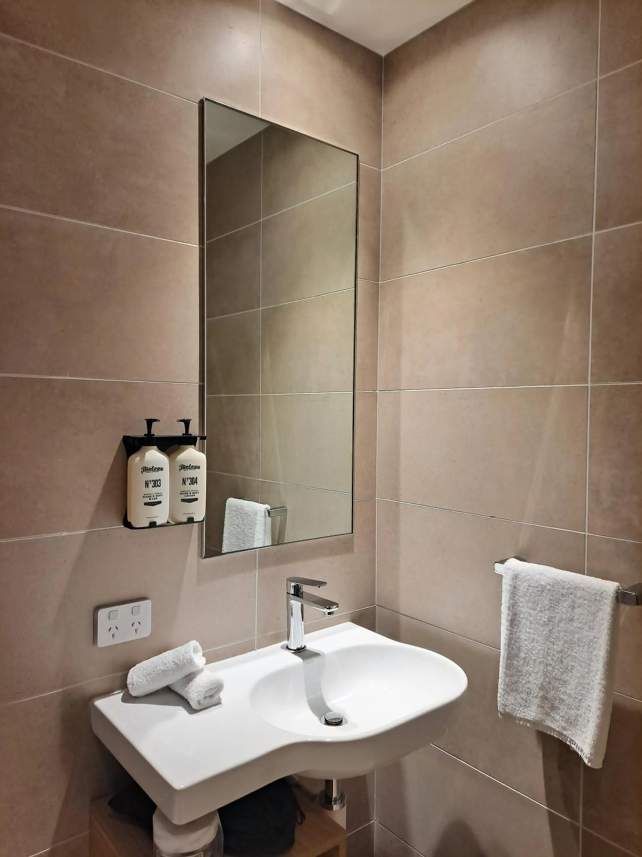 Bathroom in Club Old Bar Motel