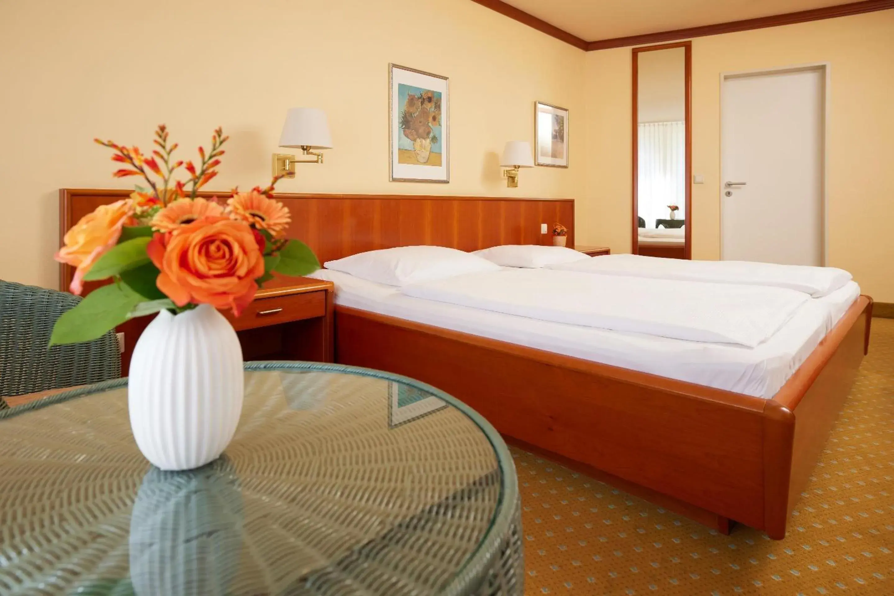 Bedroom, Bed in Best Western Hotel Geheimer Rat Bedroom, Bed in Best Western Hotel Geheimer Rat