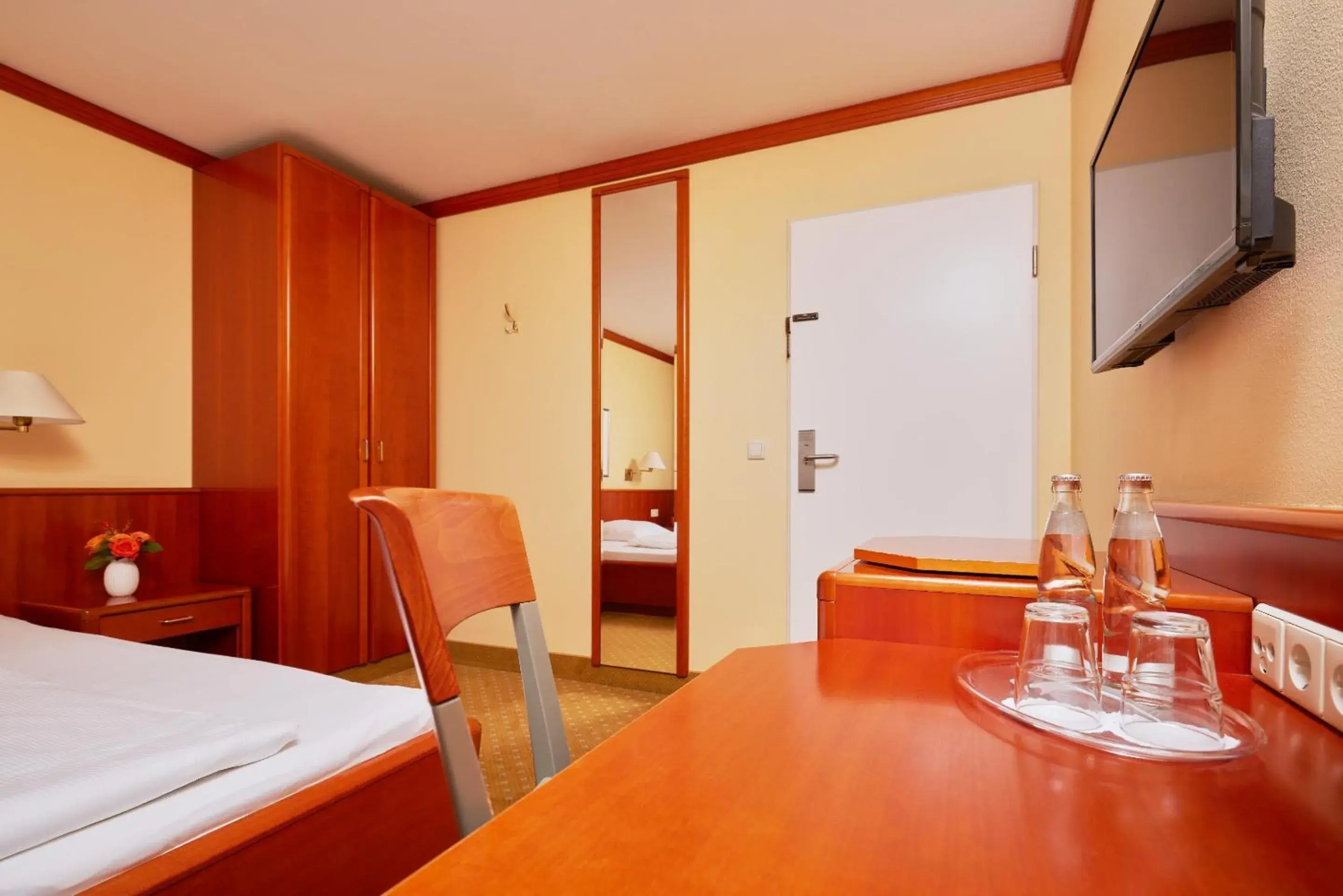 Bedroom, Bed in Best Western Hotel Geheimer Rat Bedroom, Bed in Best Western Hotel Geheimer Rat