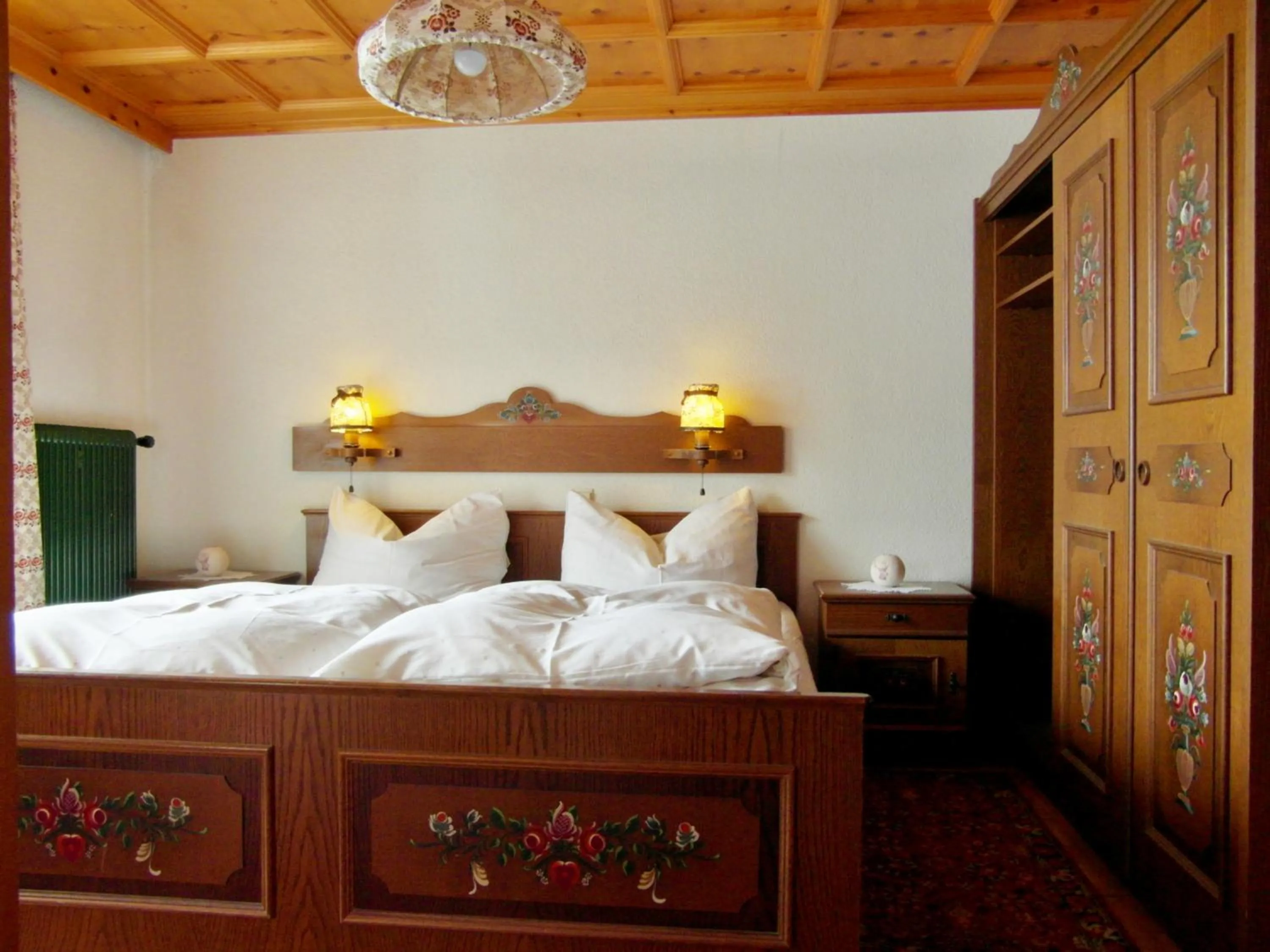 Photo of the whole room, Bed in Pension Stüttler