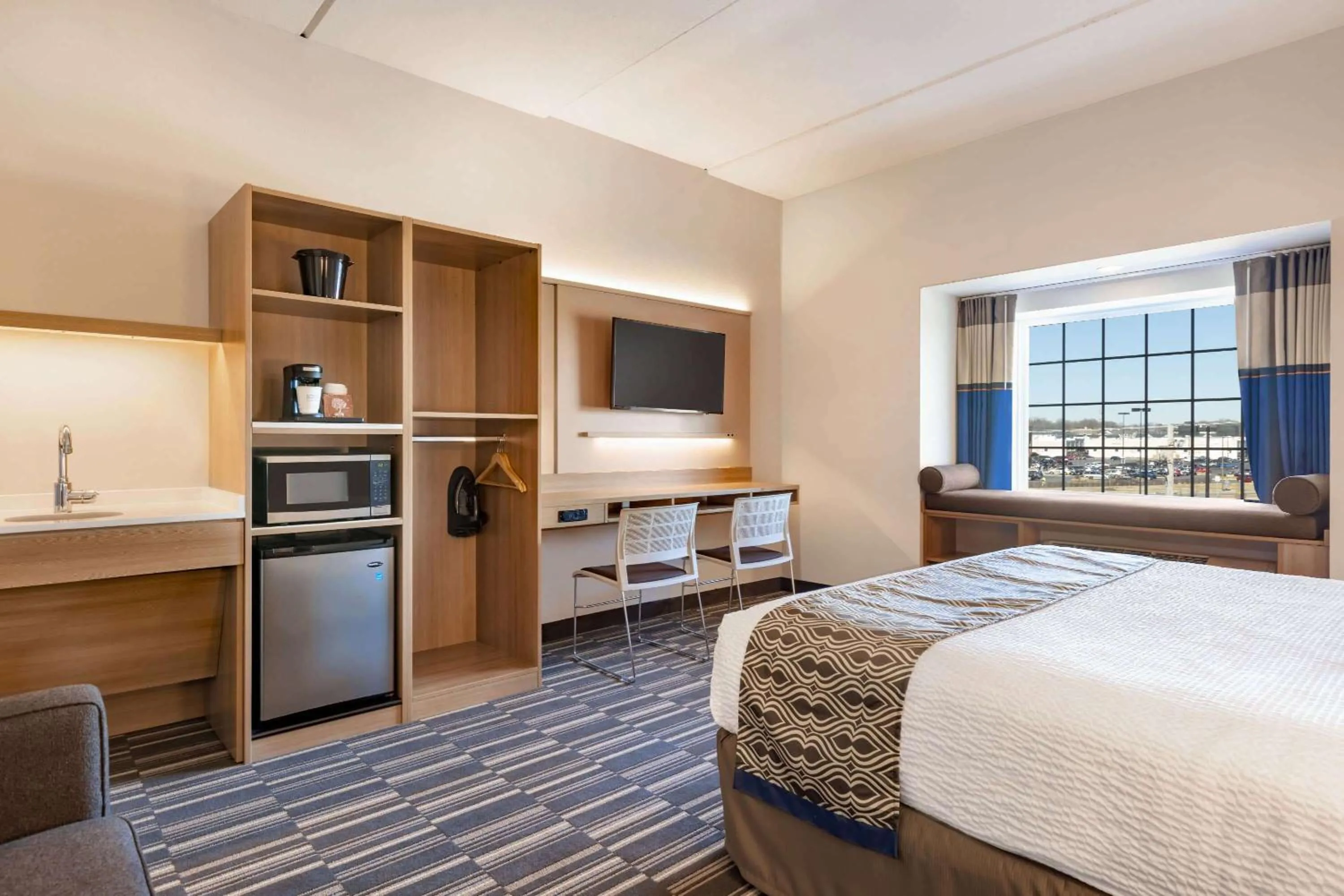 Photo of the whole room, Bed in Microtel Inn & Suites by Wyndham Gambrills