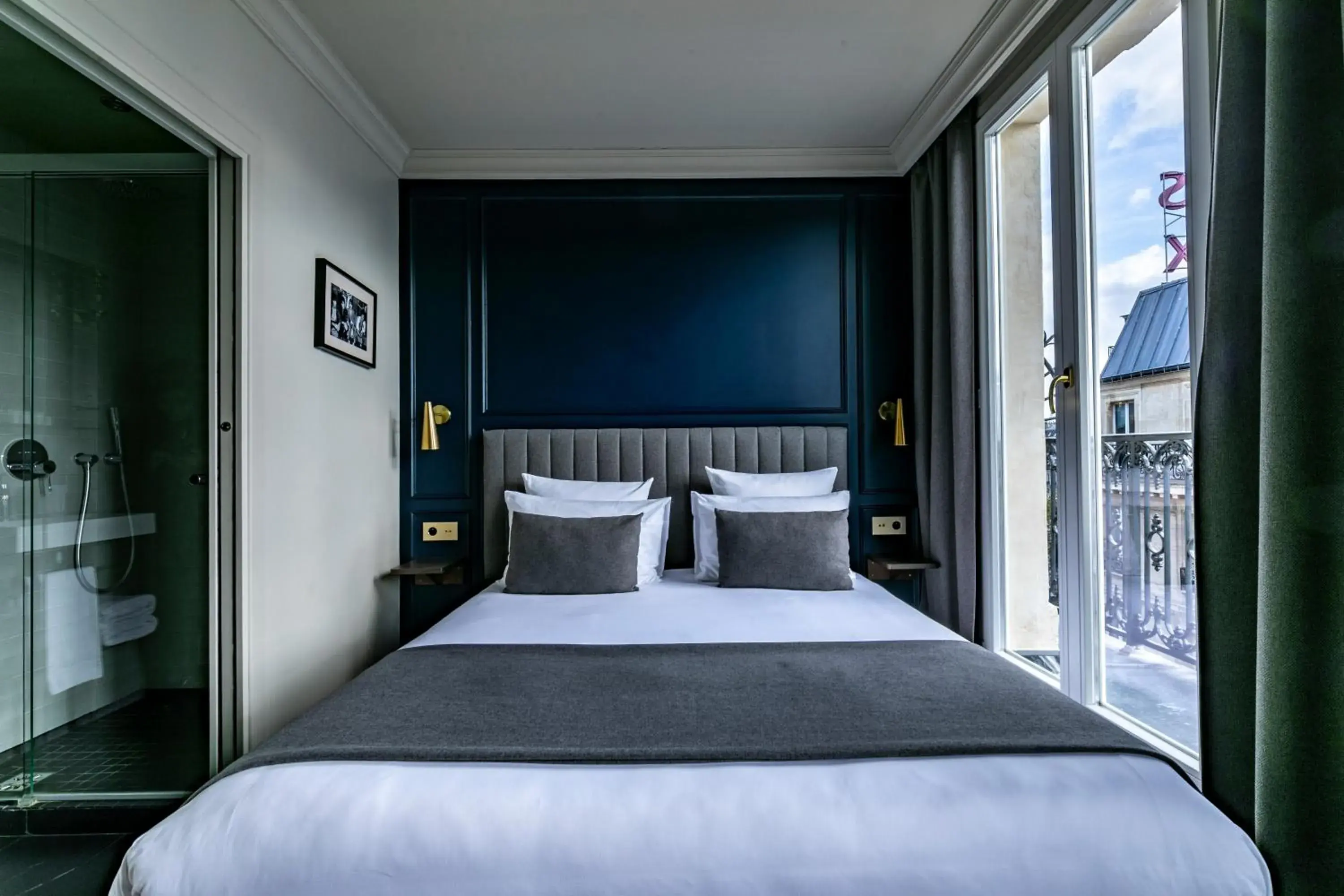 Bed in Maison Barbès Bed in Maison Barbès