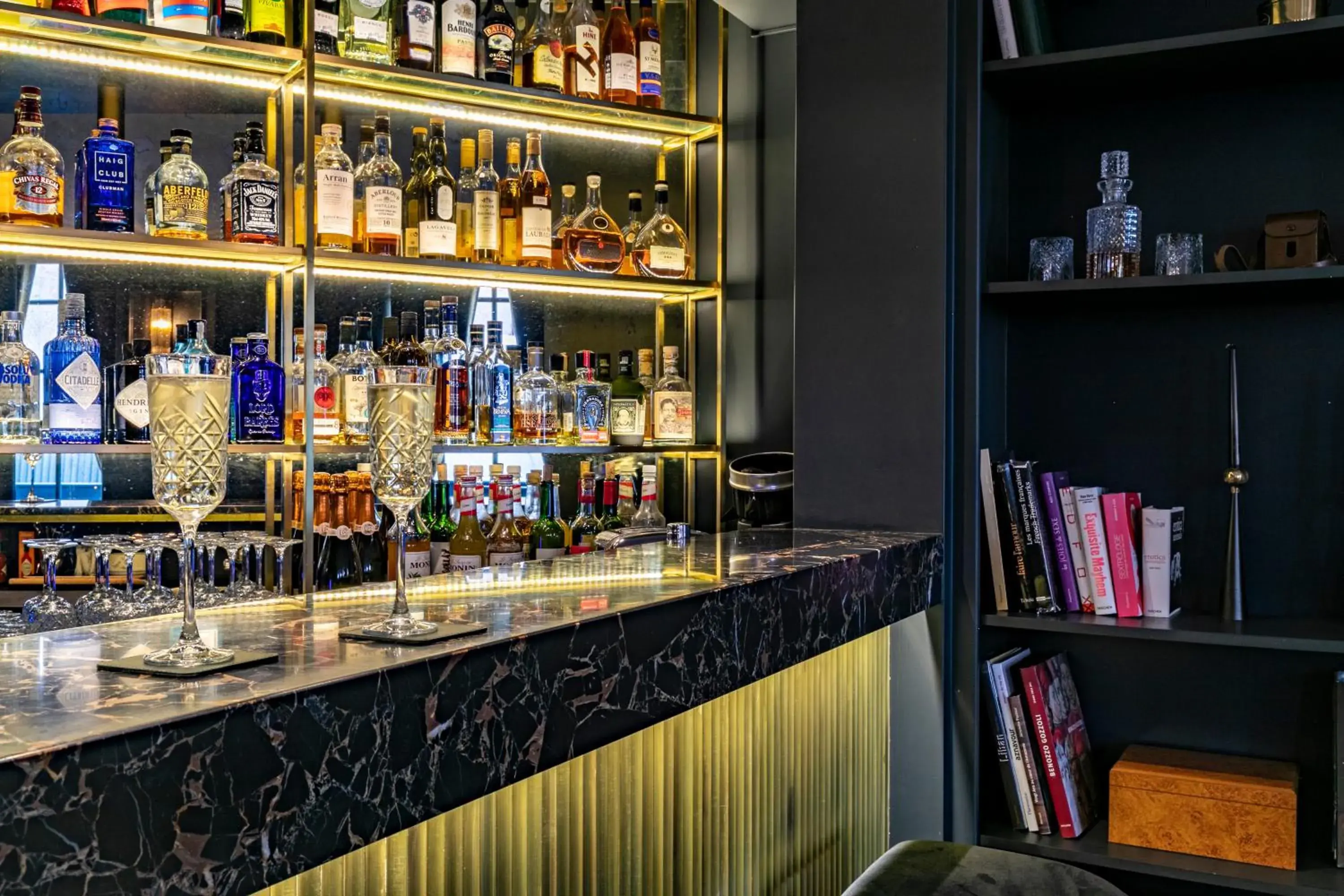 Lounge or bar in Maison Barbès Lounge or bar in Maison Barbès