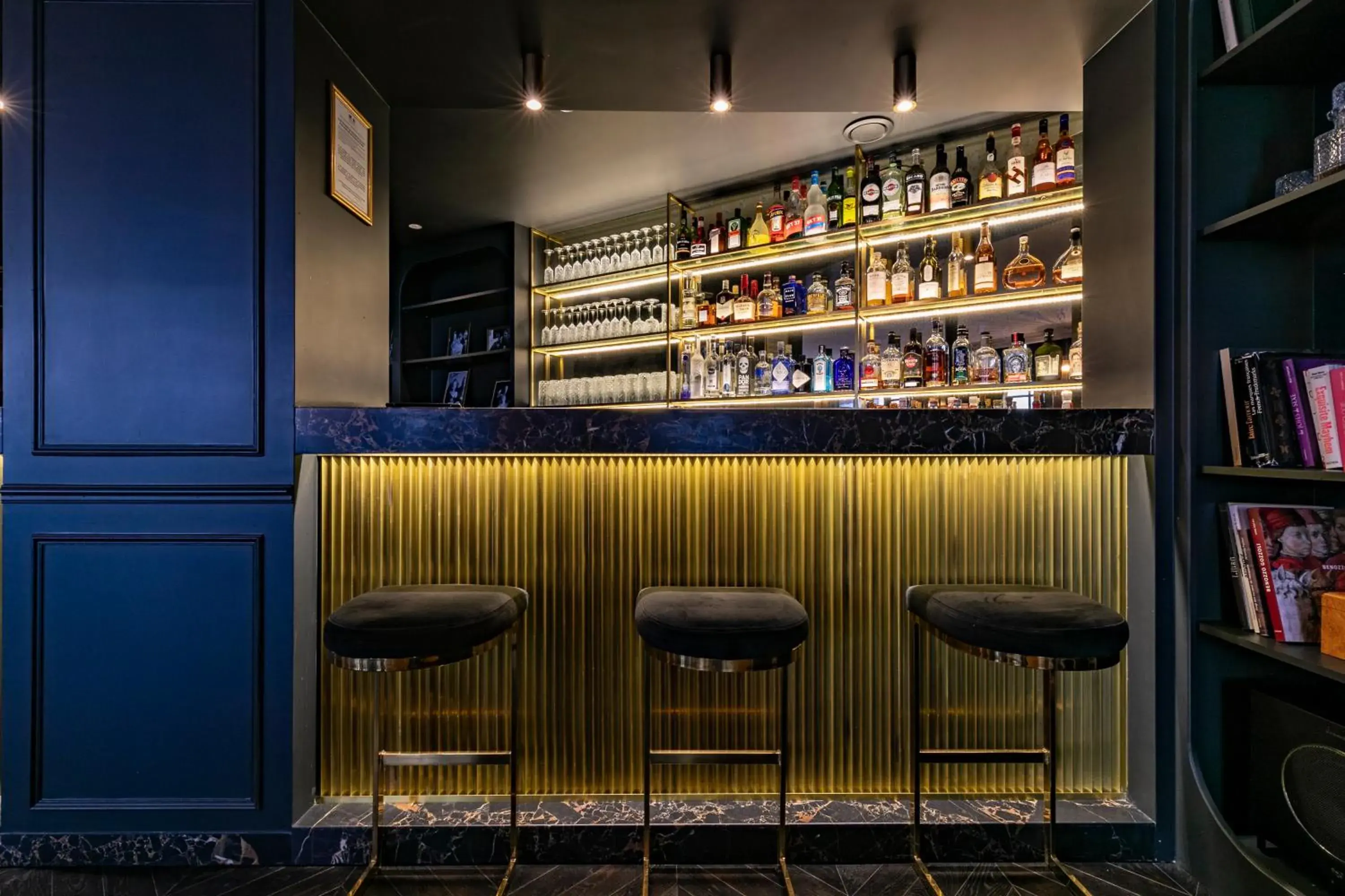 Lounge or bar in Maison Barbès Lounge or bar in Maison Barbès