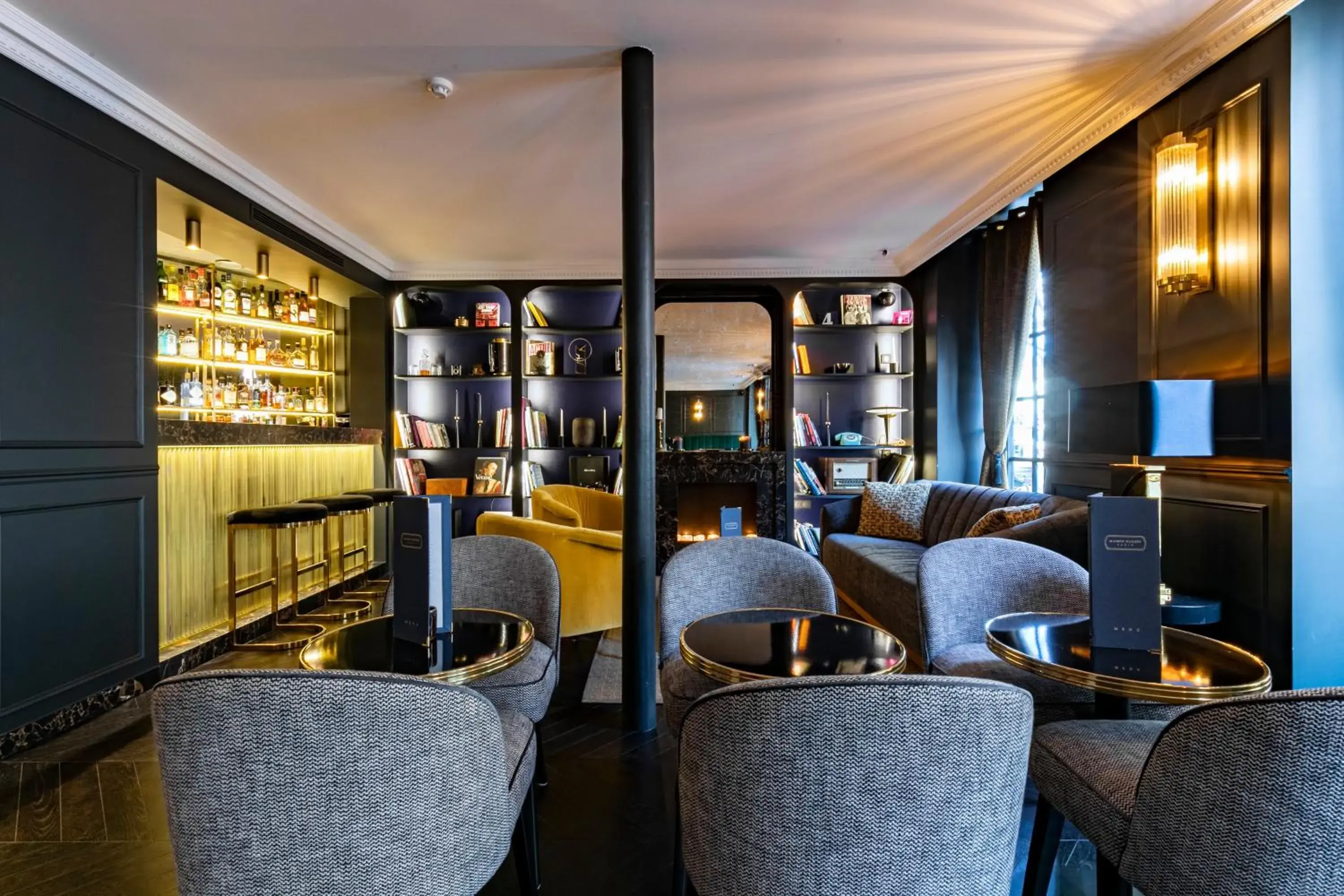 Lounge or bar in Maison Barbès Lounge or bar in Maison Barbès