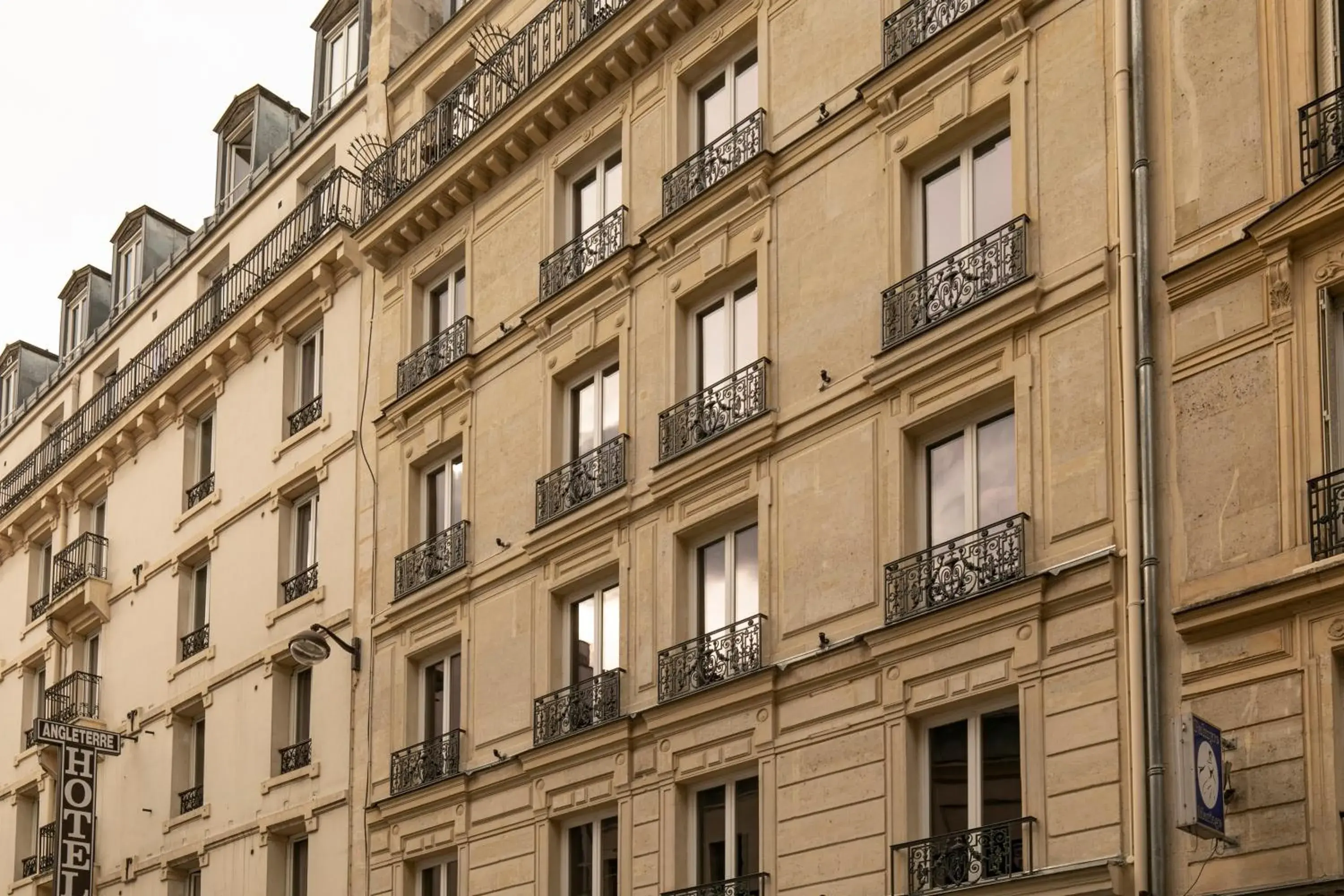 Property building in Maison Barbès Property building in Maison Barbès