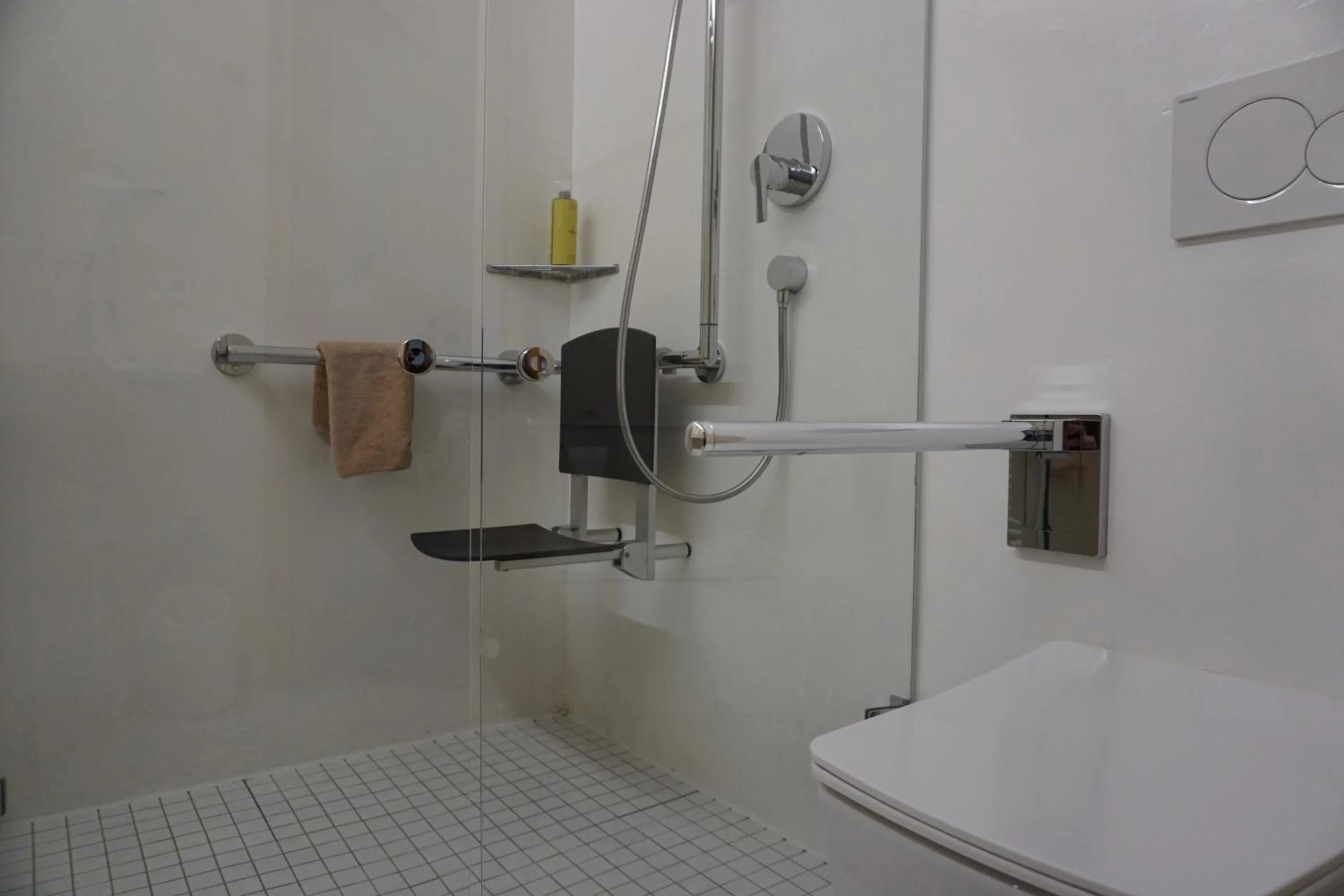 Shower in Hotel Knoblauch