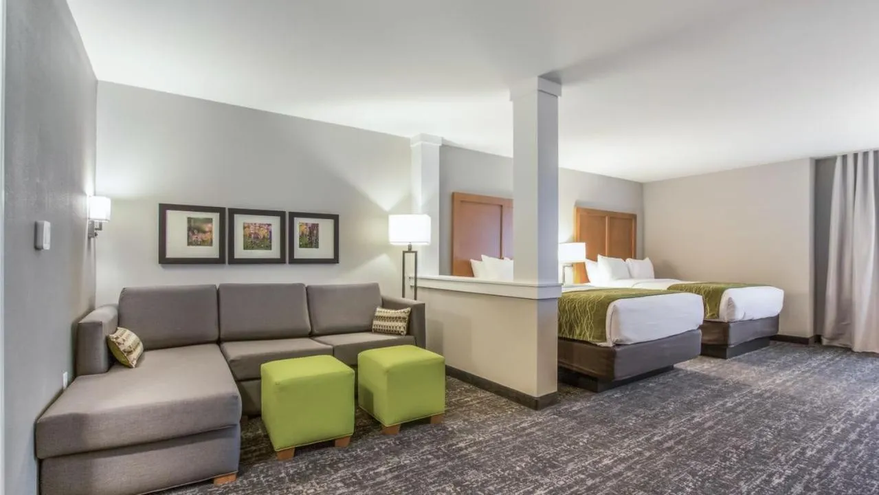 Photo of the whole room, Bed in Comfort Inn