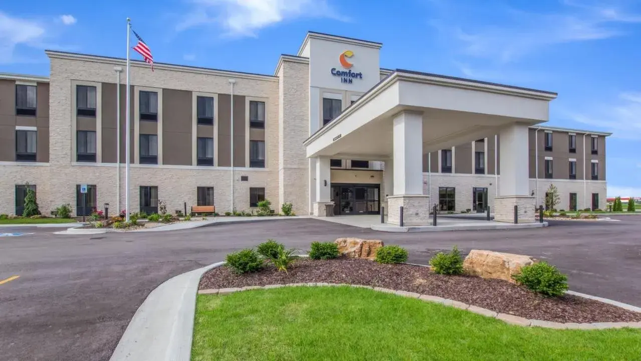 Property building in Comfort Inn Property building in Comfort Inn