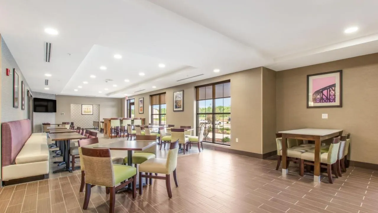 Restaurant/places to eat in Comfort Inn