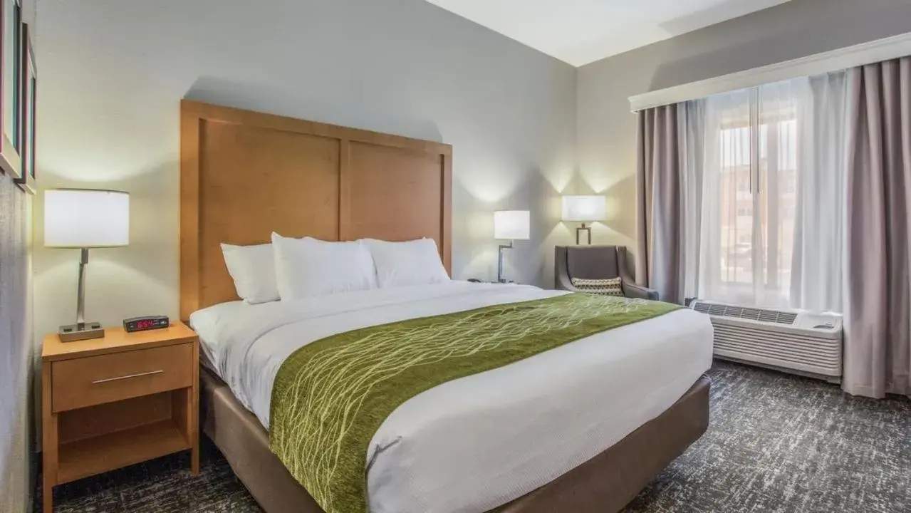 Photo of the whole room, Bed in Comfort Inn Photo of the whole room, Bed in Comfort Inn