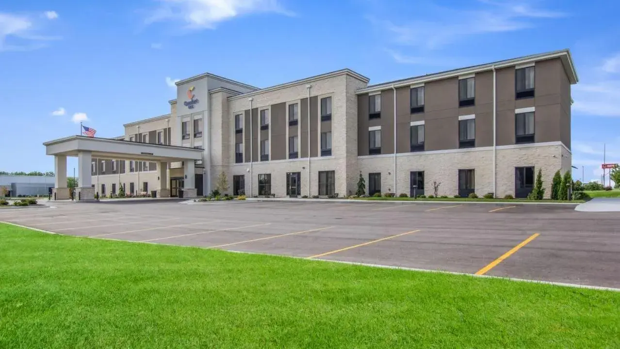 Property building in Comfort Inn Property building in Comfort Inn