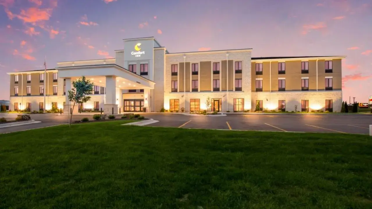 Property building in Comfort Inn Property building in Comfort Inn