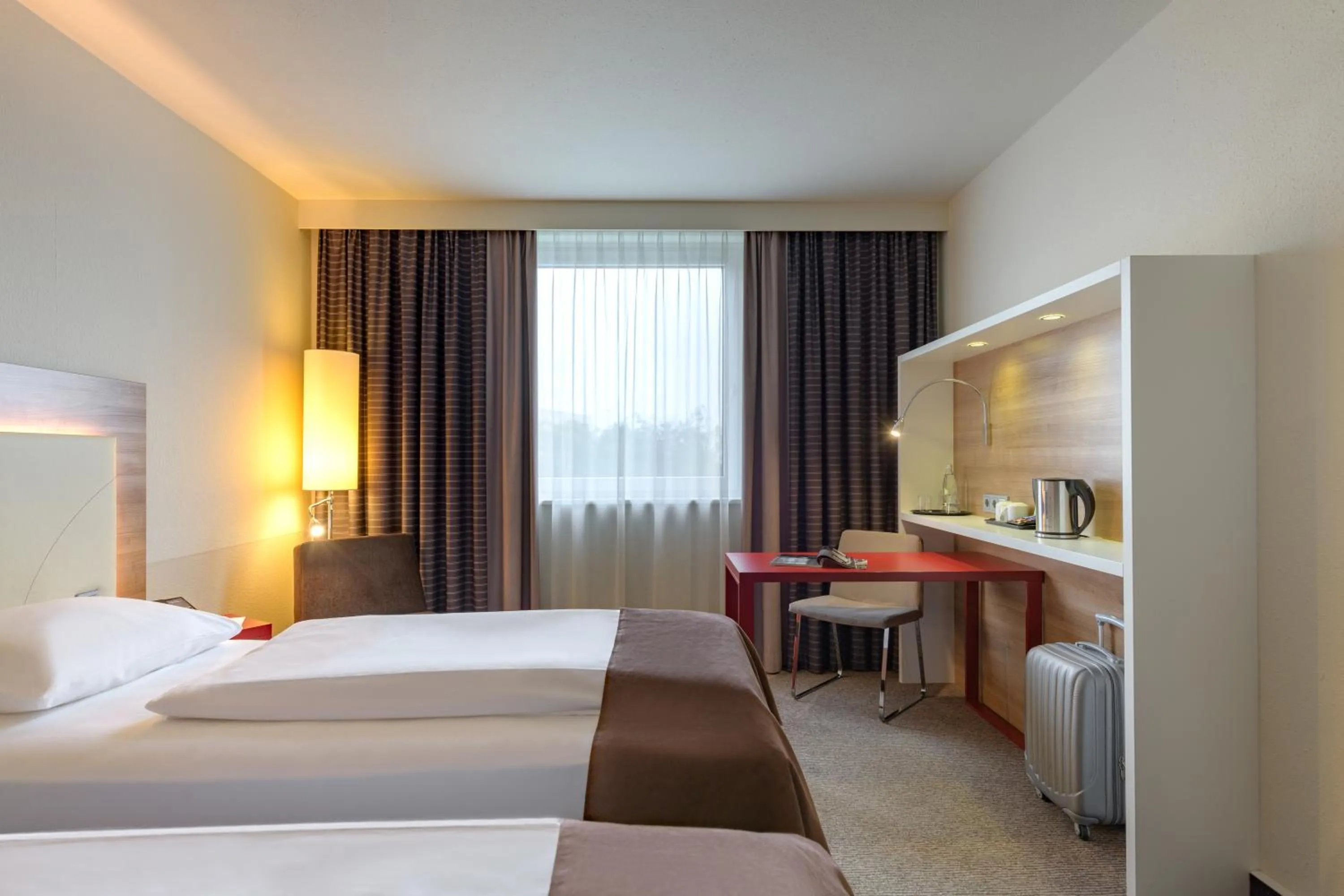 Coffee/tea facilities, Bed in Mercure Hotel Stuttgart Airport Messe