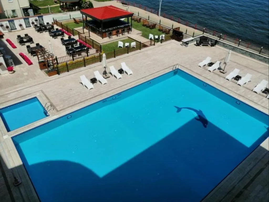 Restaurant/places to eat in Blue Pier Hotel