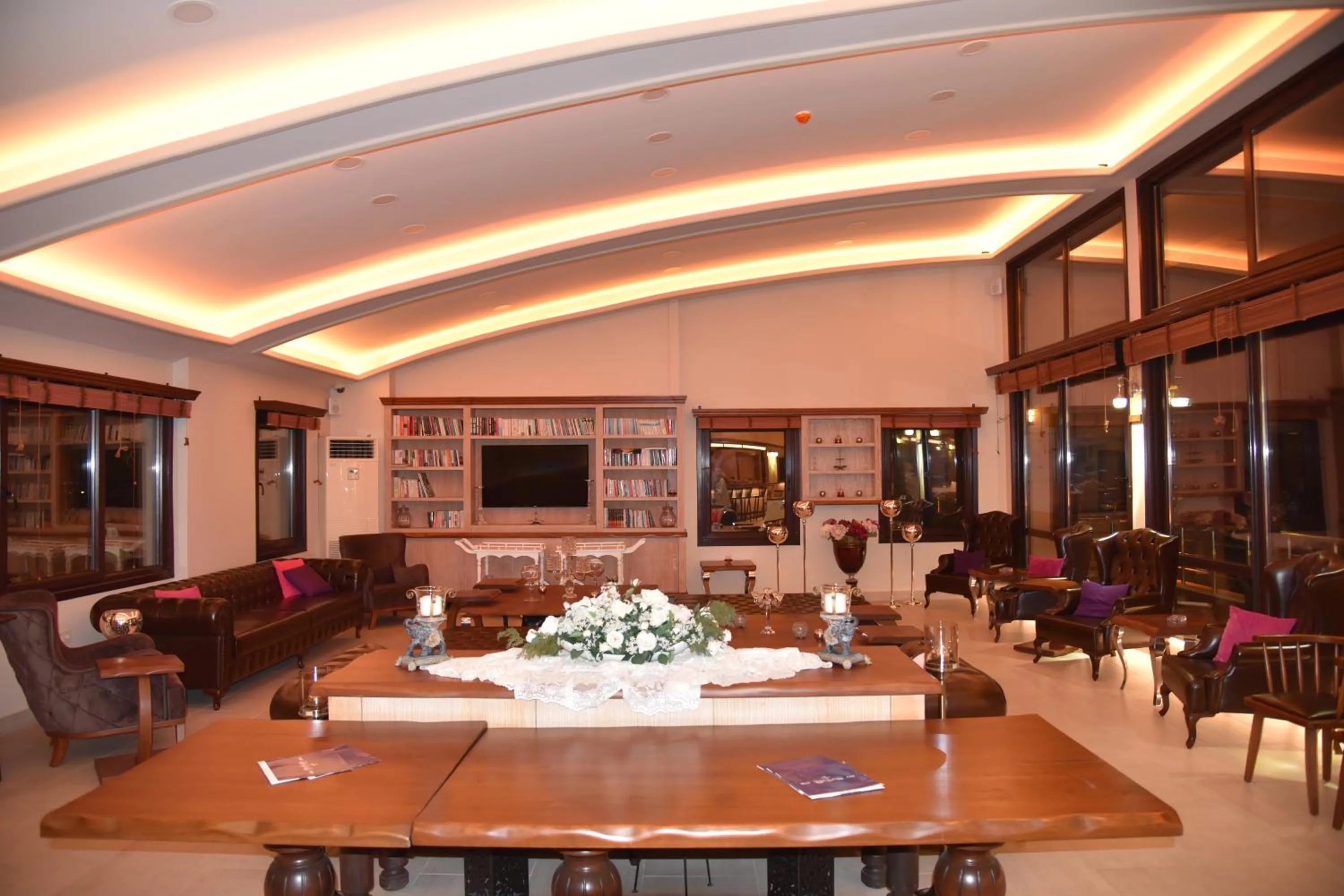 Restaurant/places to eat in Blue Pier Hotel