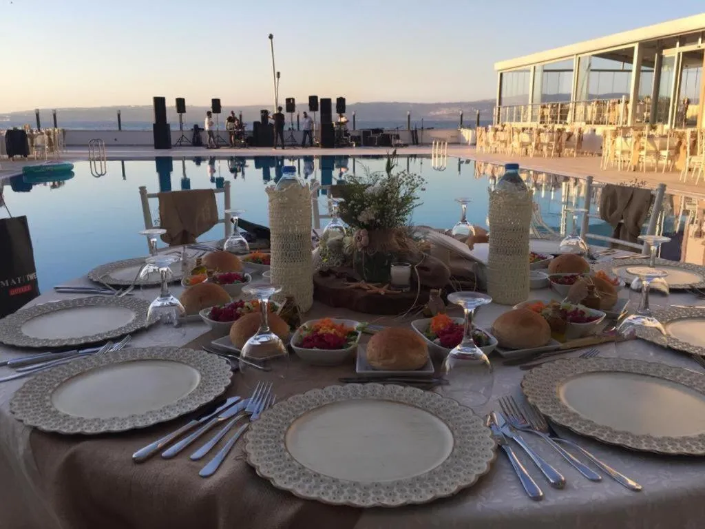 Restaurant/places to eat in Blue Pier Hotel