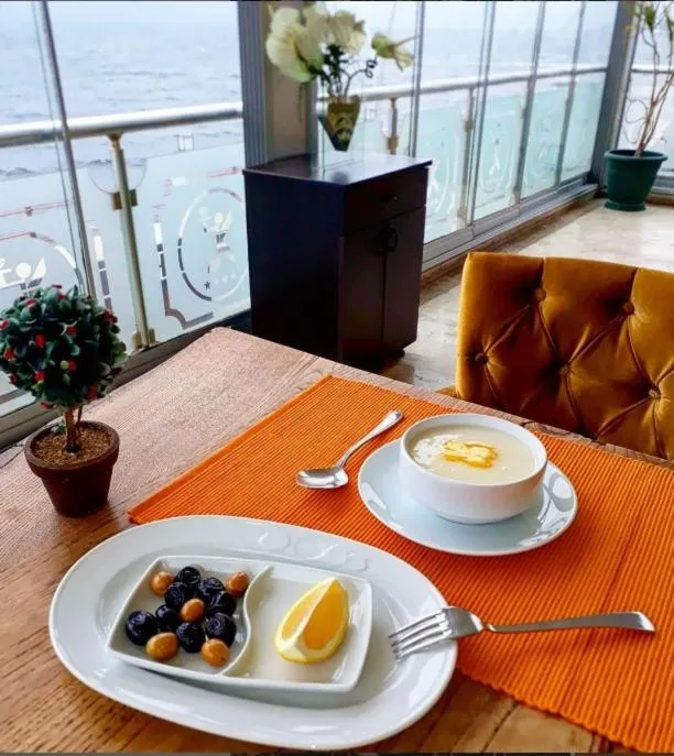Restaurant/places to eat in Blue Pier Hotel