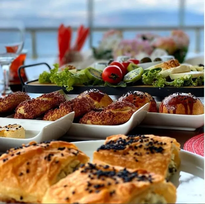 Restaurant/places to eat in Blue Pier Hotel