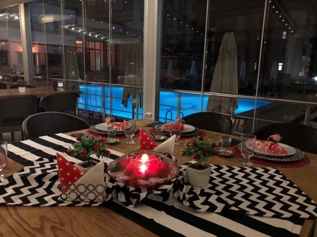 Restaurant/places to eat in Blue Pier Hotel