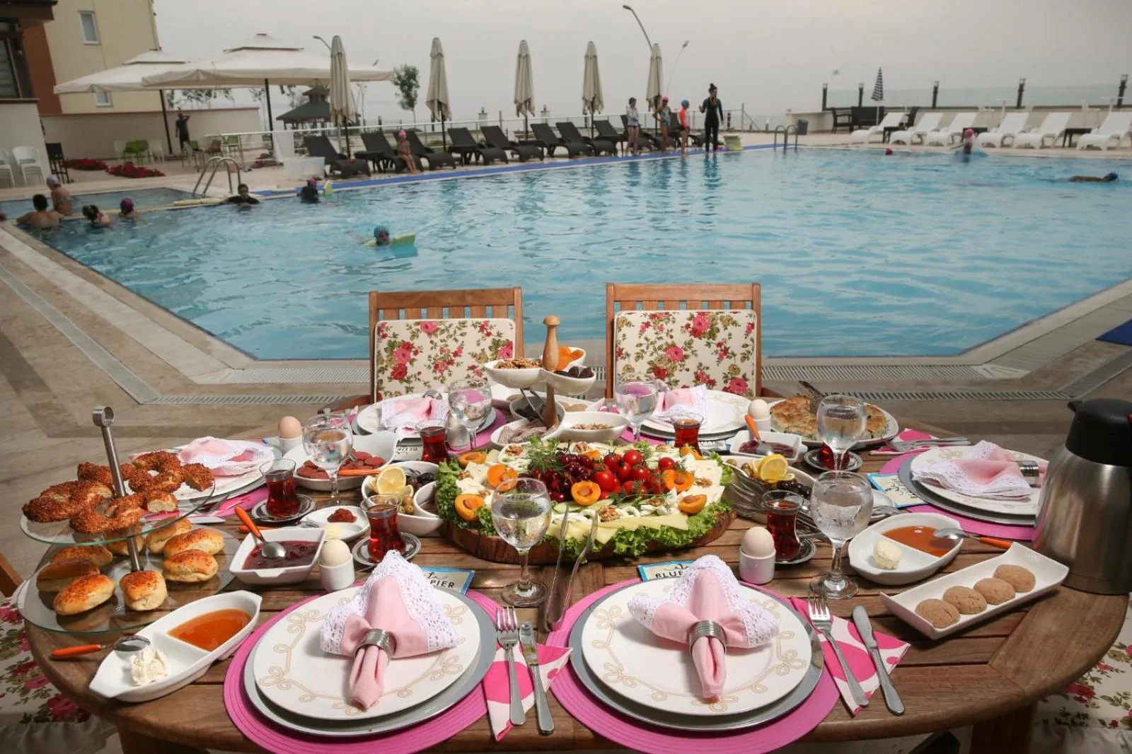 Restaurant/places to eat in Blue Pier Hotel