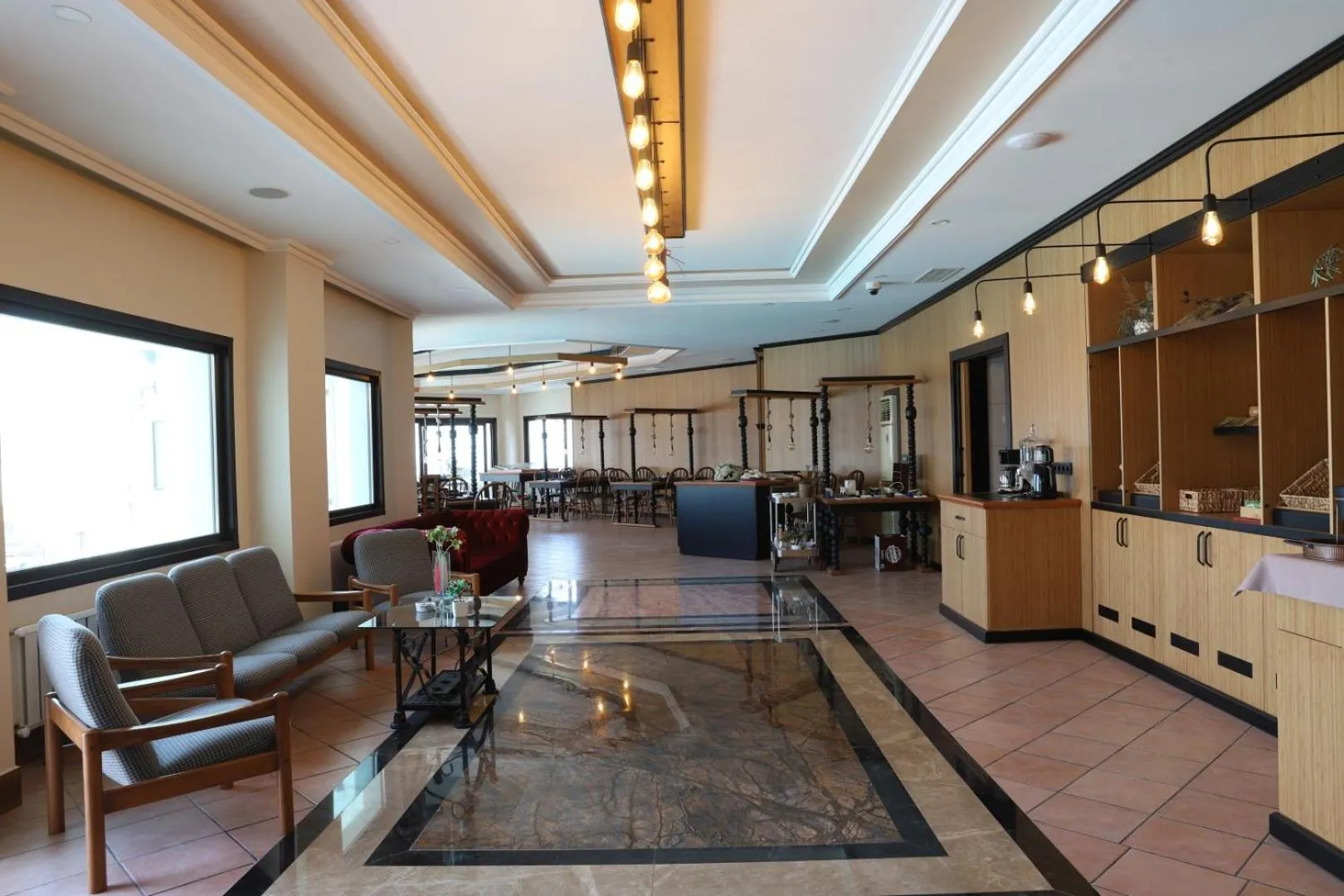 Restaurant/places to eat in Blue Pier Hotel