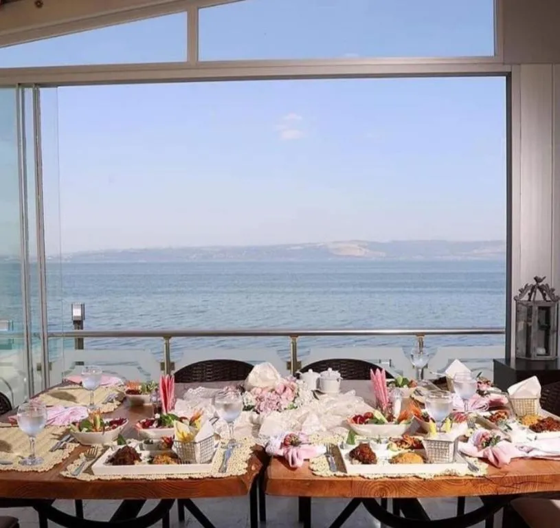 Restaurant/places to eat in Blue Pier Hotel